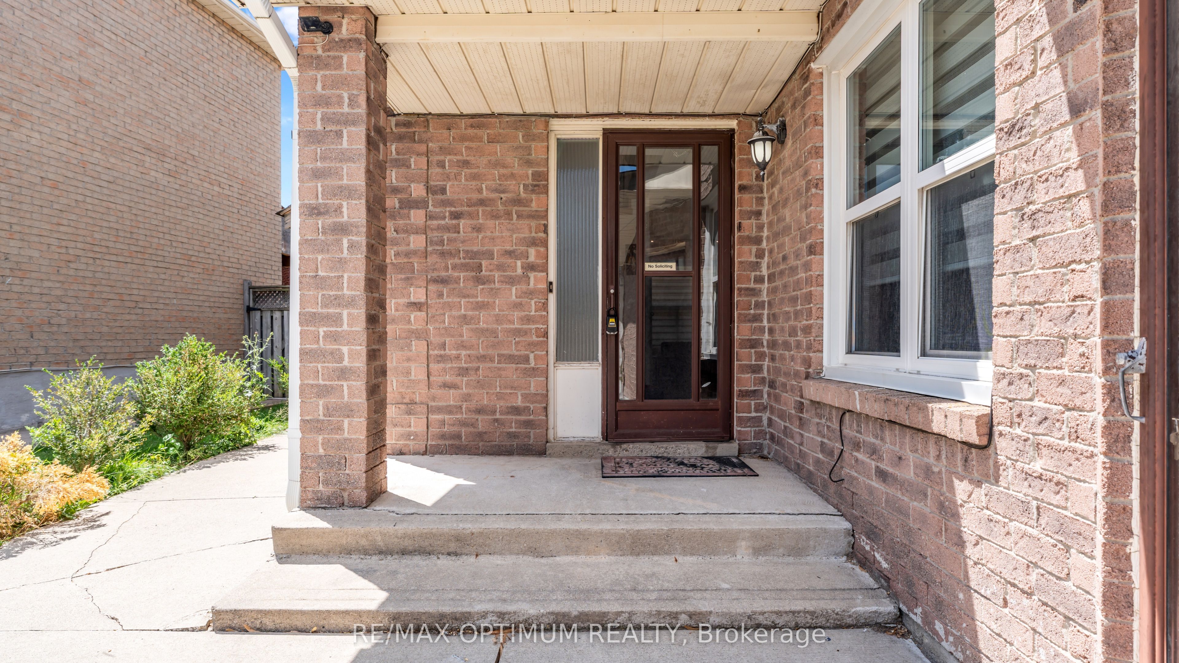 362 Kingsbridge Garden Circle, Mississauga, ON L5R 1K8 photo 3