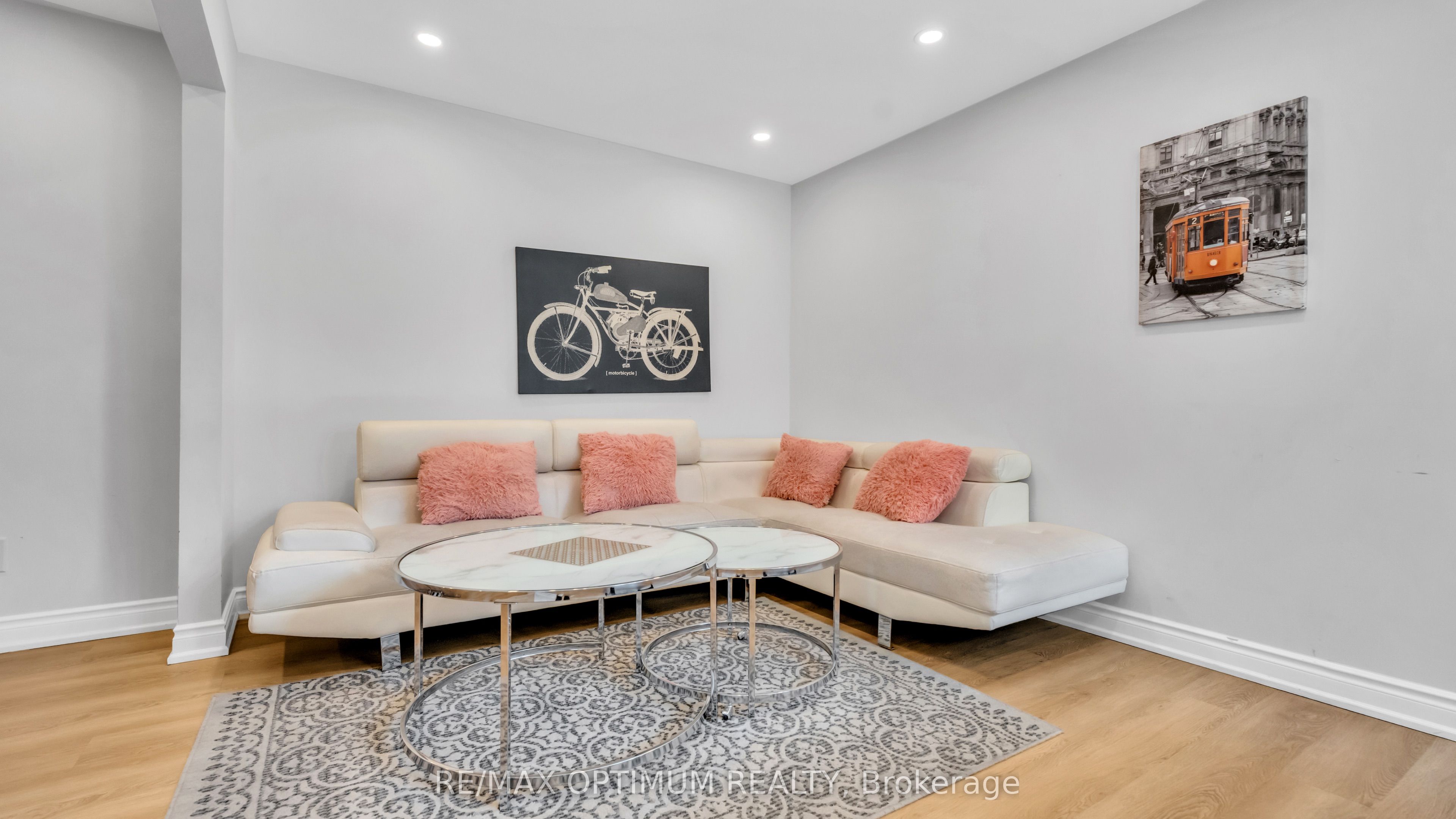 362 Kingsbridge Garden Circle, Mississauga, ON L5R 1K8 photo 5