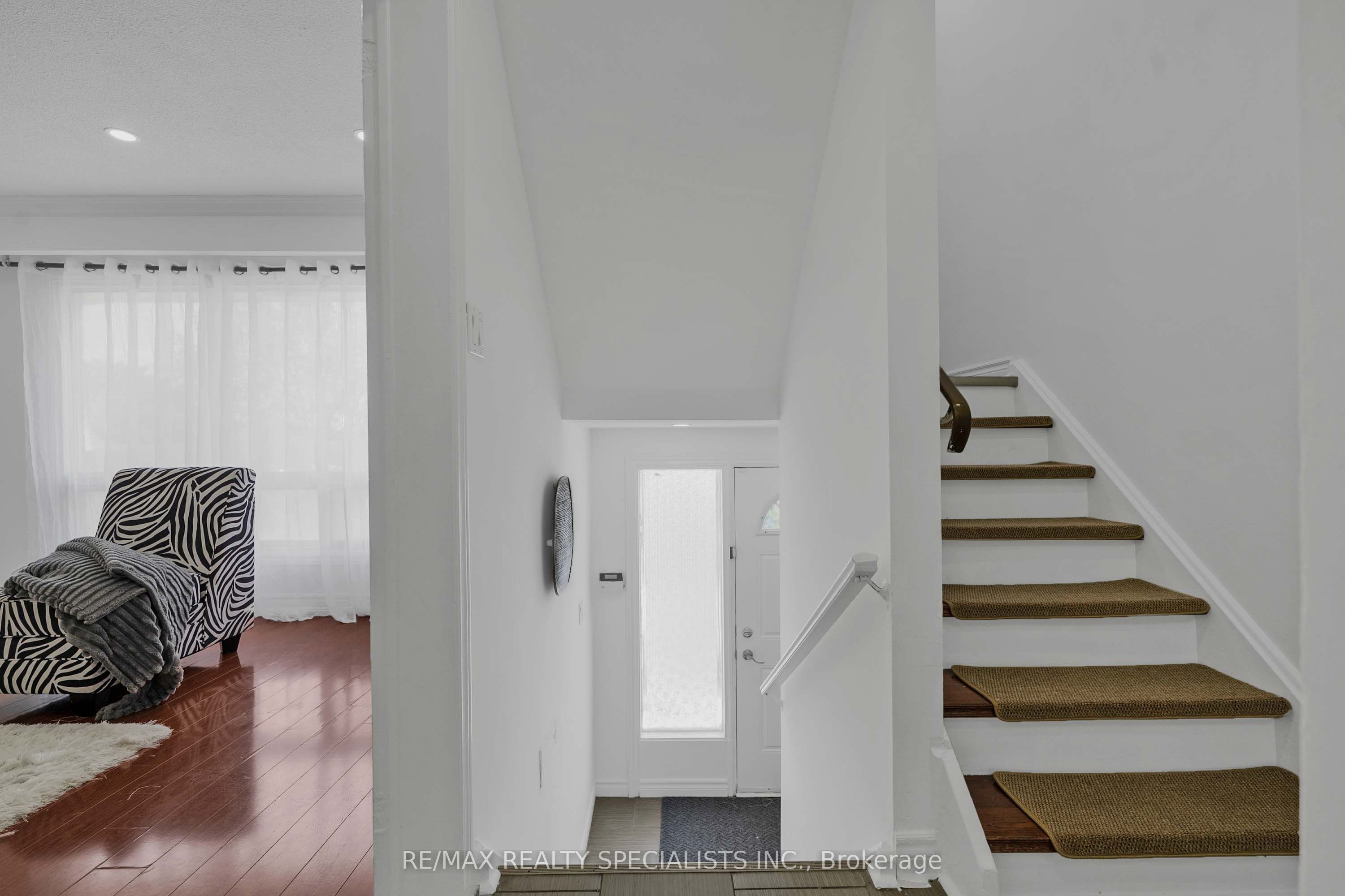 3525 Brandon Gate Drive 11, Mississauga, ON L4T 3M3 photo 2