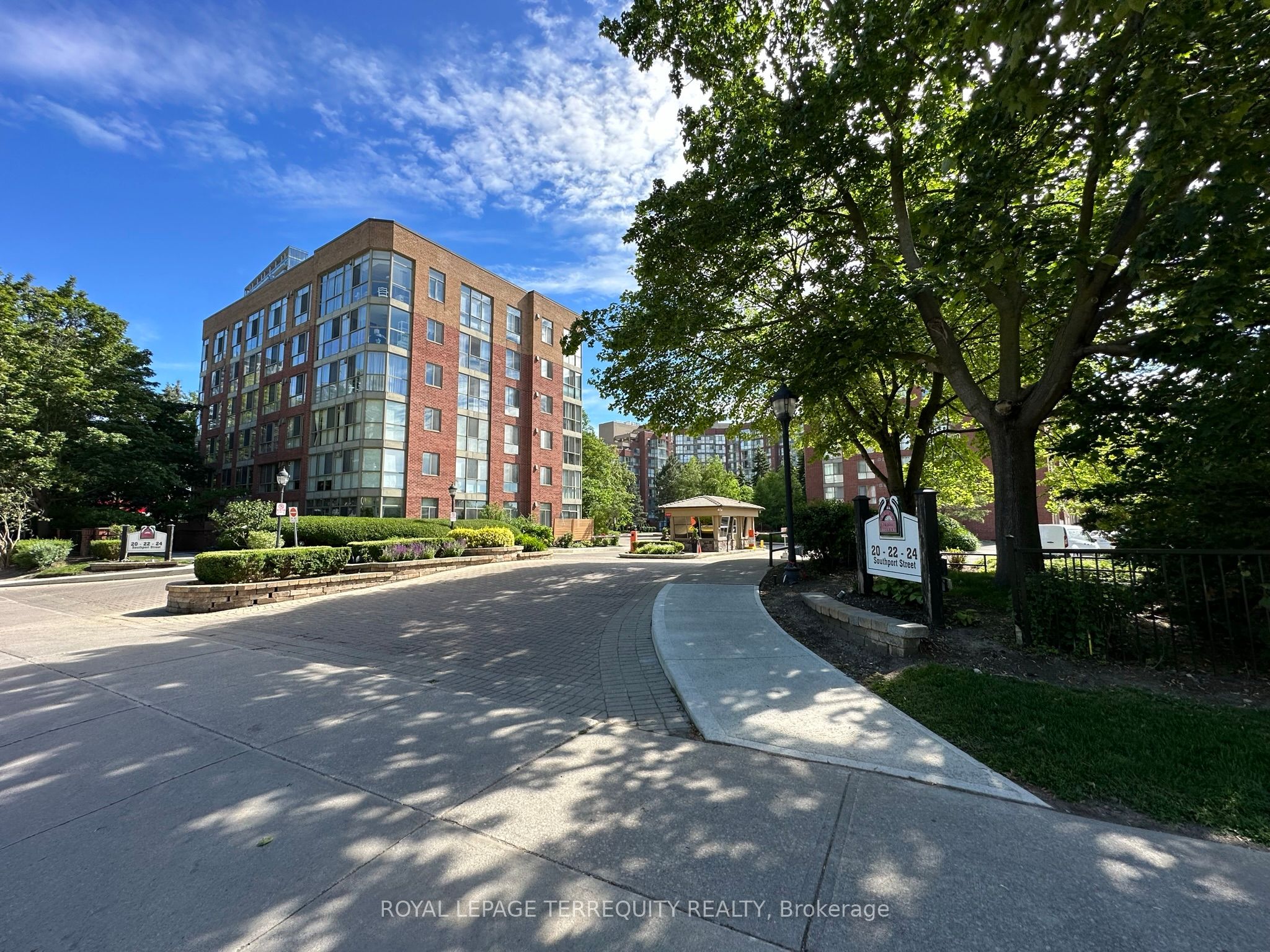 22 Southport Street 731, Toronto, ON M6S 4Y9 photo 2