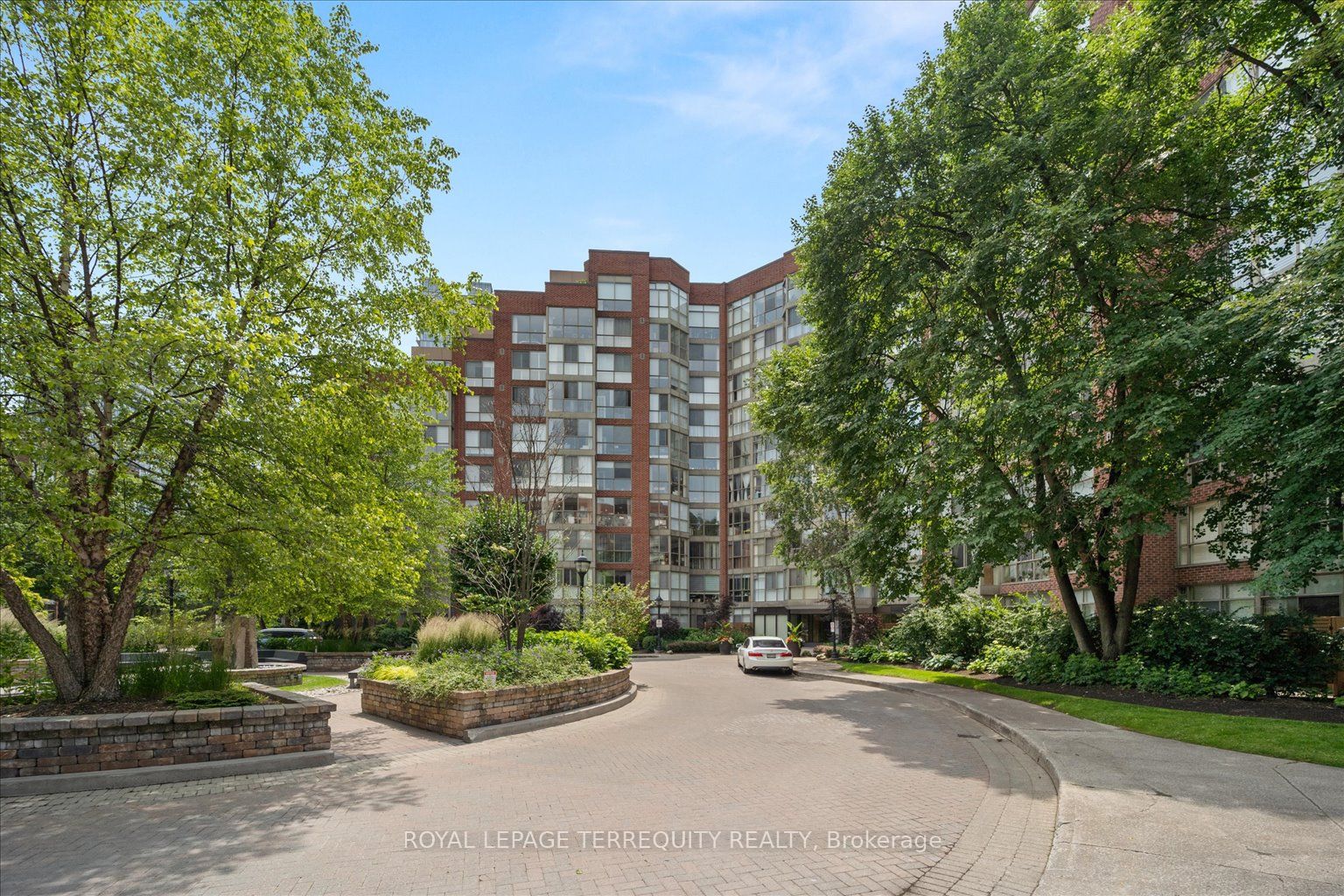 22 Southport Street 731, Toronto, ON M6S 4Y9 photo 3