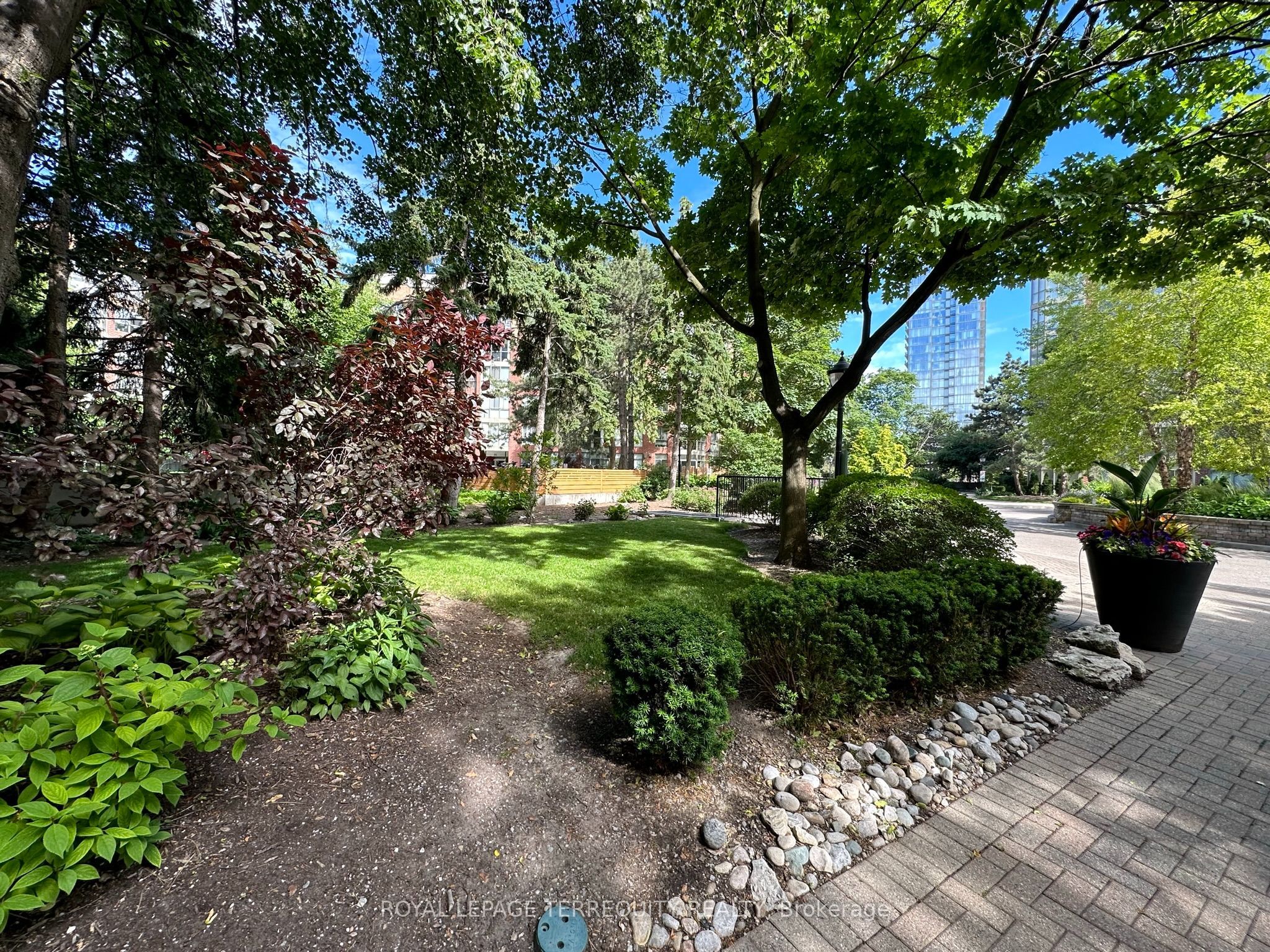 22 Southport Street 731, Toronto, ON M6S 4Y9 photo 5