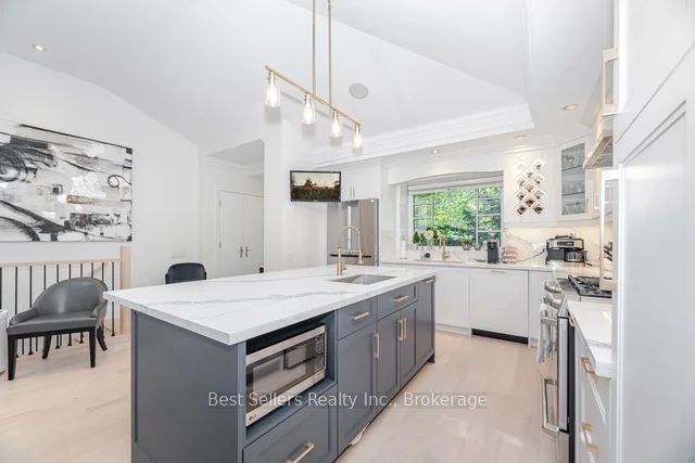 1595 Calverton Court, Mississauga, ON L5G 2W4 photo 4