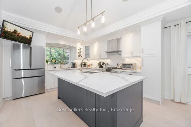 1595 Calverton Court, Mississauga, ON L5G 2W4 photo 5