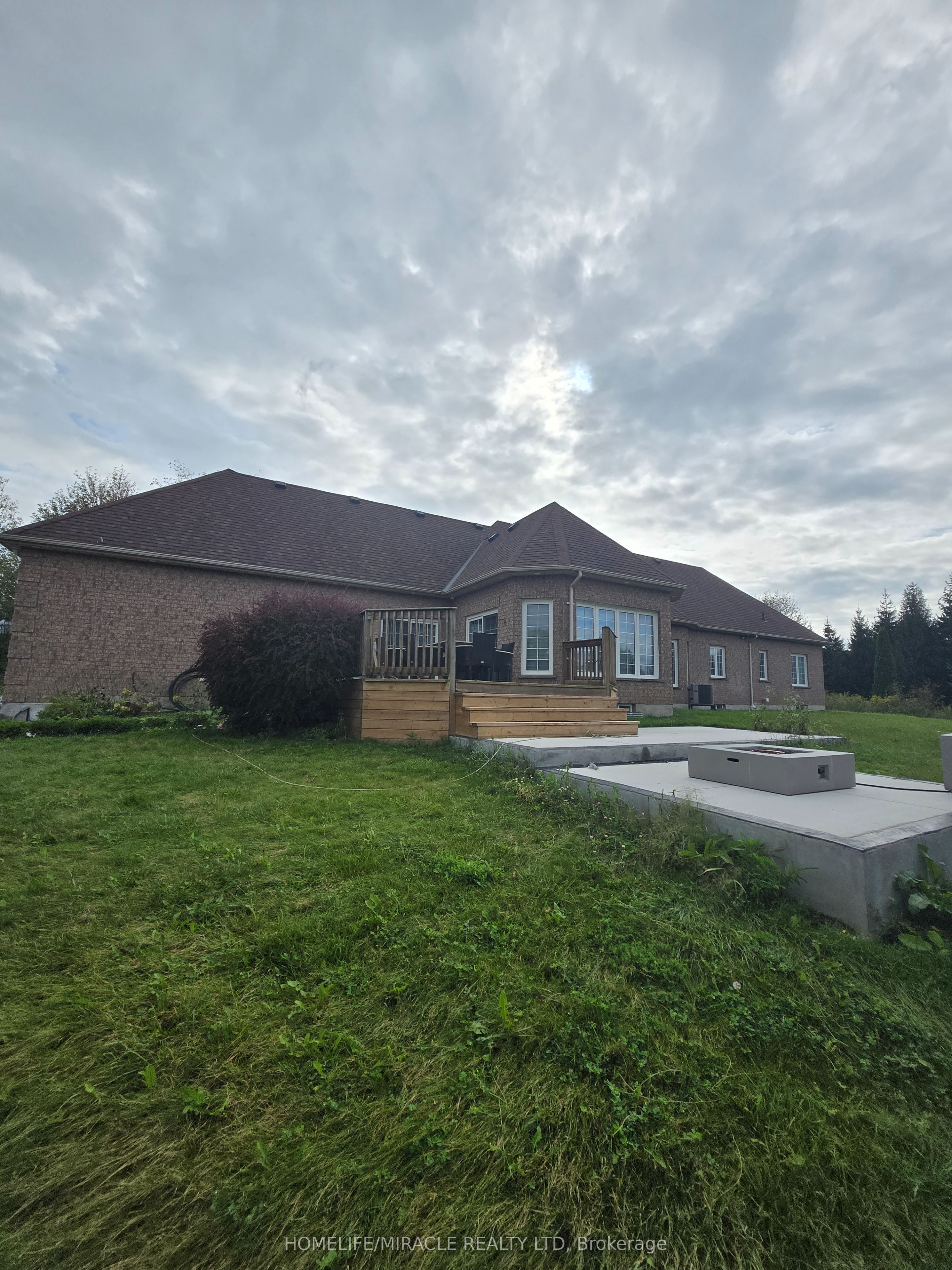 11045 Inglis Drive, Milton, ON L0P 1B0 photo 2