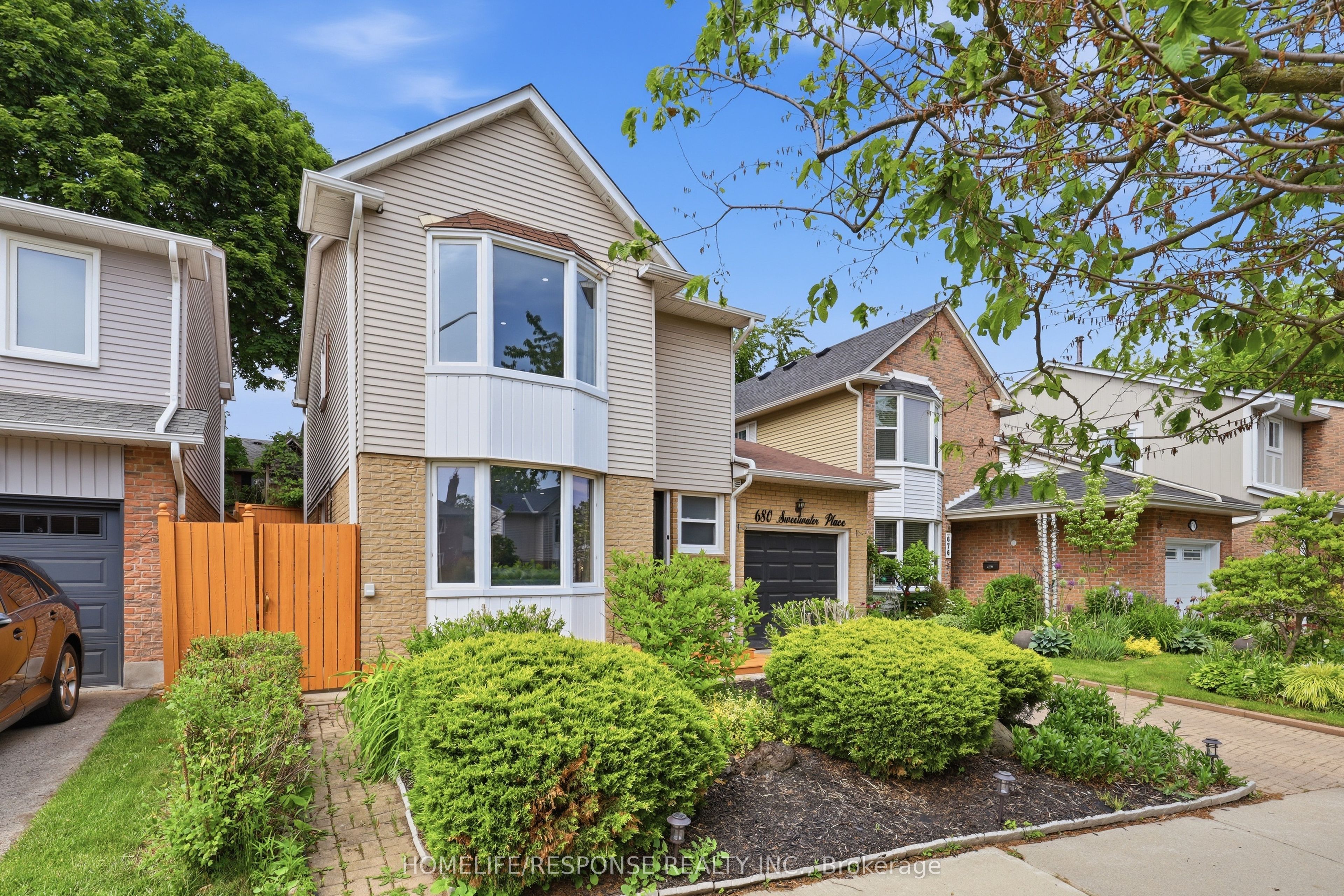 680 SWEETWATER Place, Mississauga, ON L5H 3Y9 photo 2