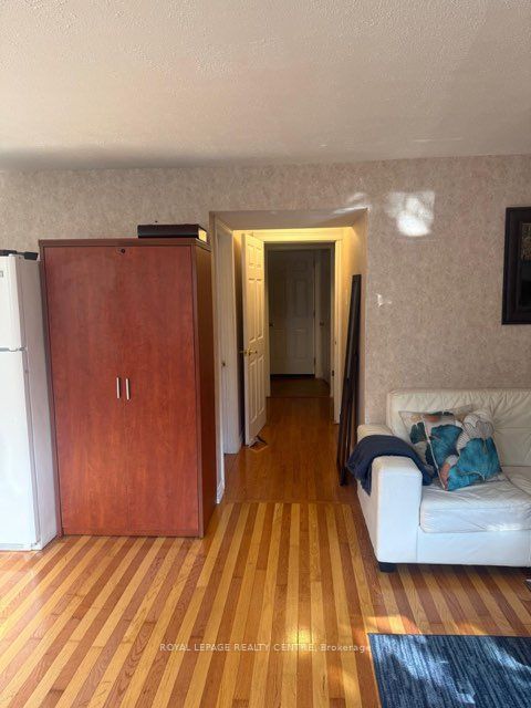 2434 Mainroyal Street, Mississauga, ON L5L 1C9 photo 2