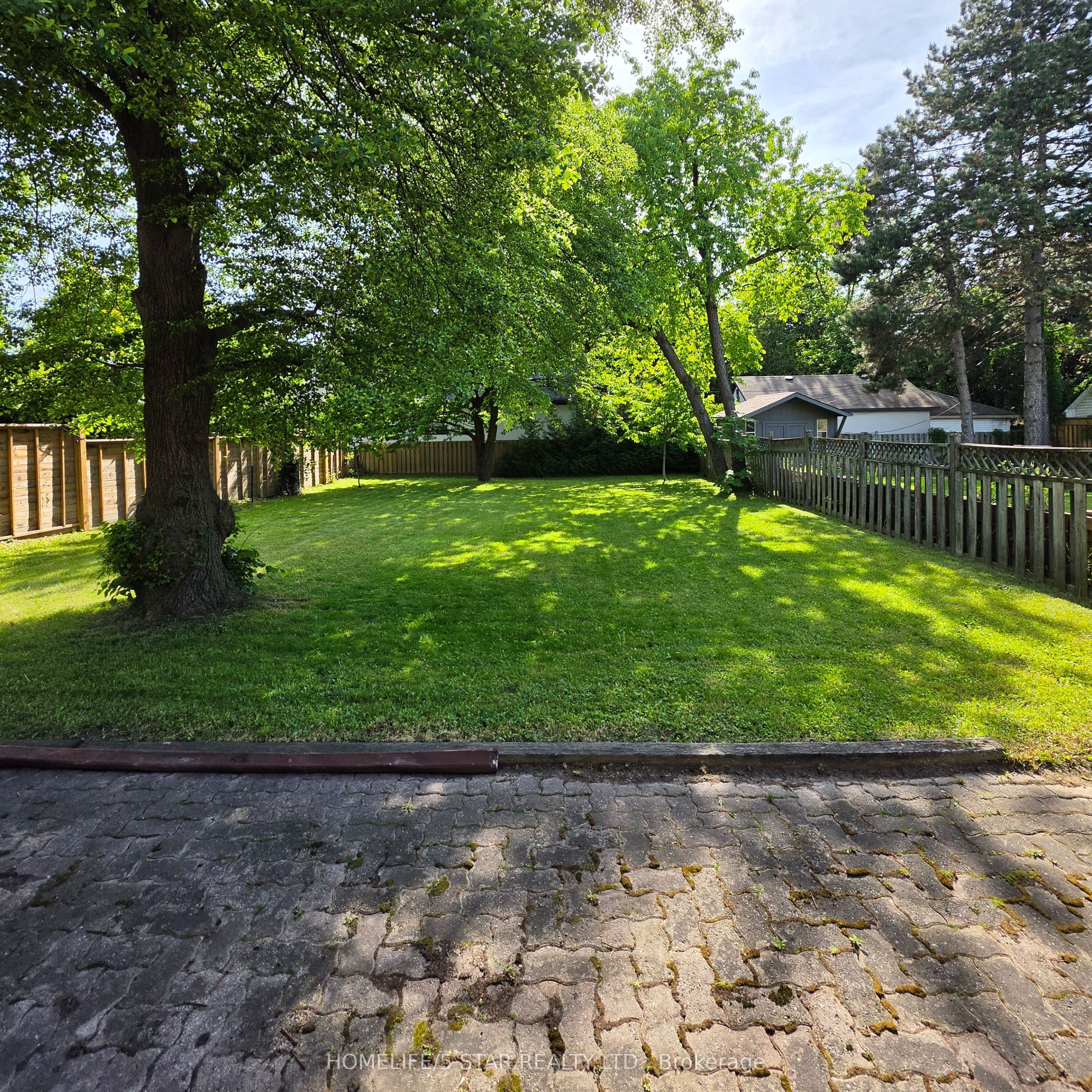 14 NORTHGLEN Avenue, Toronto, ON M9B 4R6 photo 2