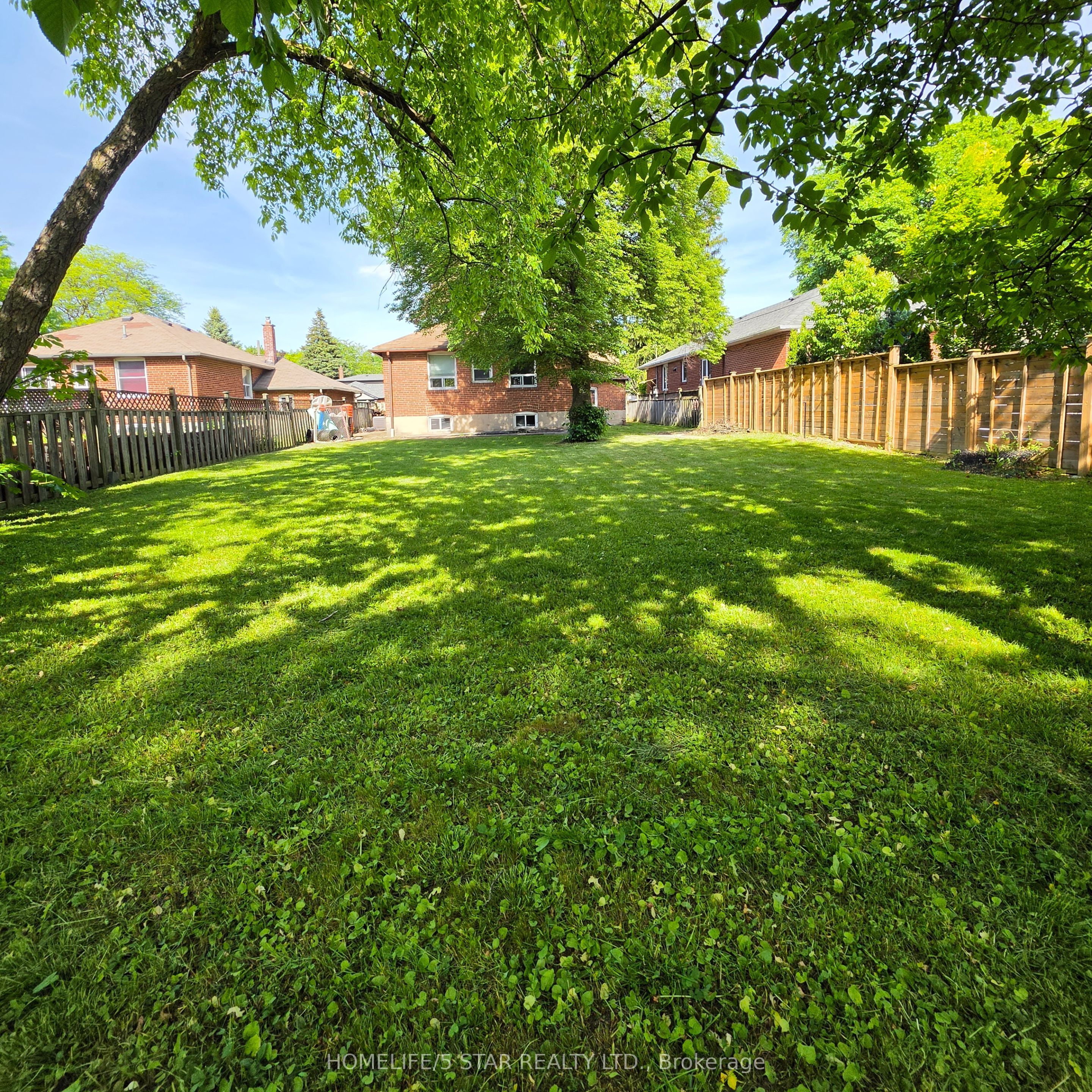 14 NORTHGLEN Avenue, Toronto, ON M9B 4R6 photo 5