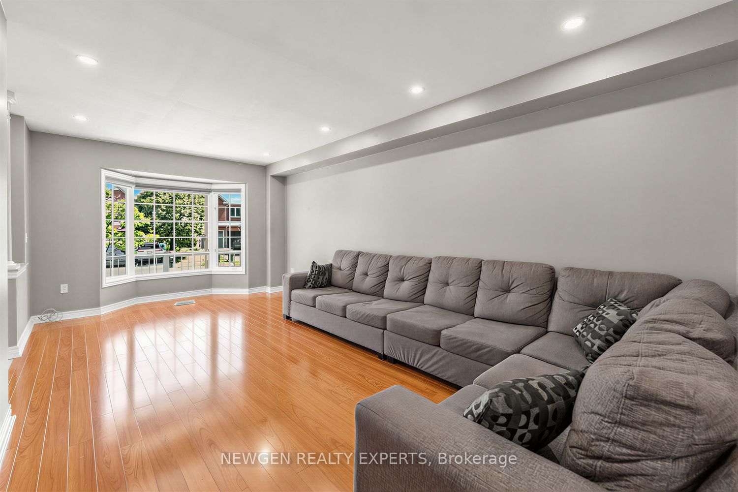 10 Checkerberry Crescent, Brampton, ON L6R 2T2 photo 5