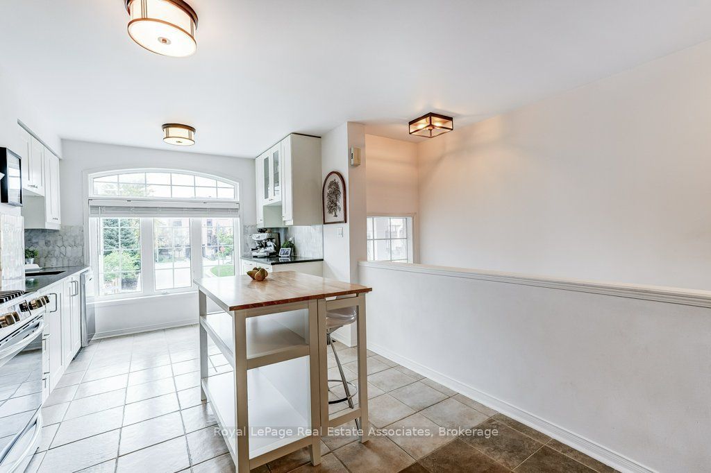 7222 Deanlee Court, Mississauga, ON L5N 8R5 photo 3