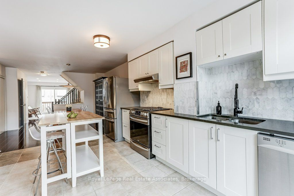 7222 Deanlee Court, Mississauga, ON L5N 8R5 photo 4