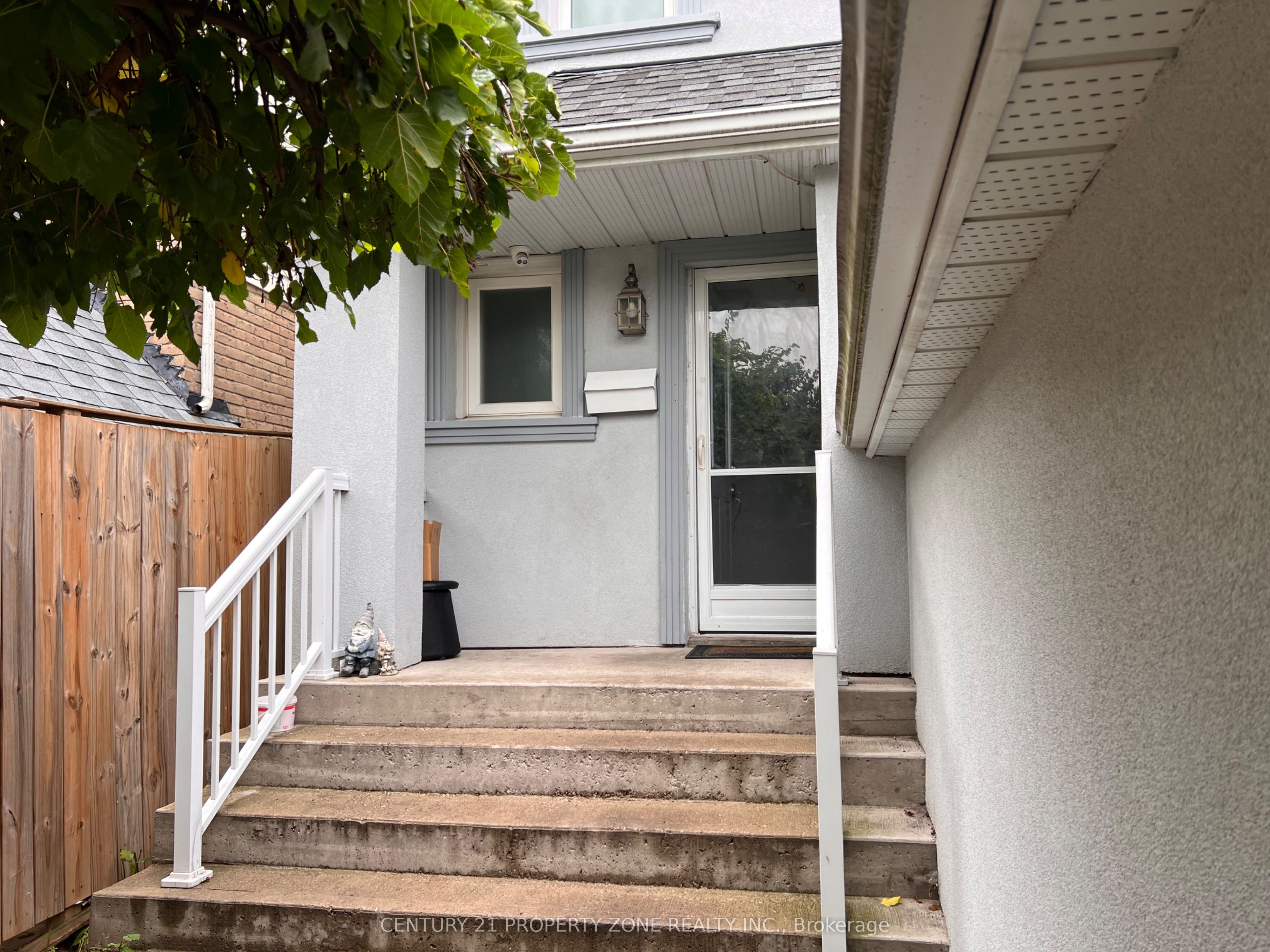 6 Roehampton Crescent W, Brampton, ON L6Y 2R4 photo 2