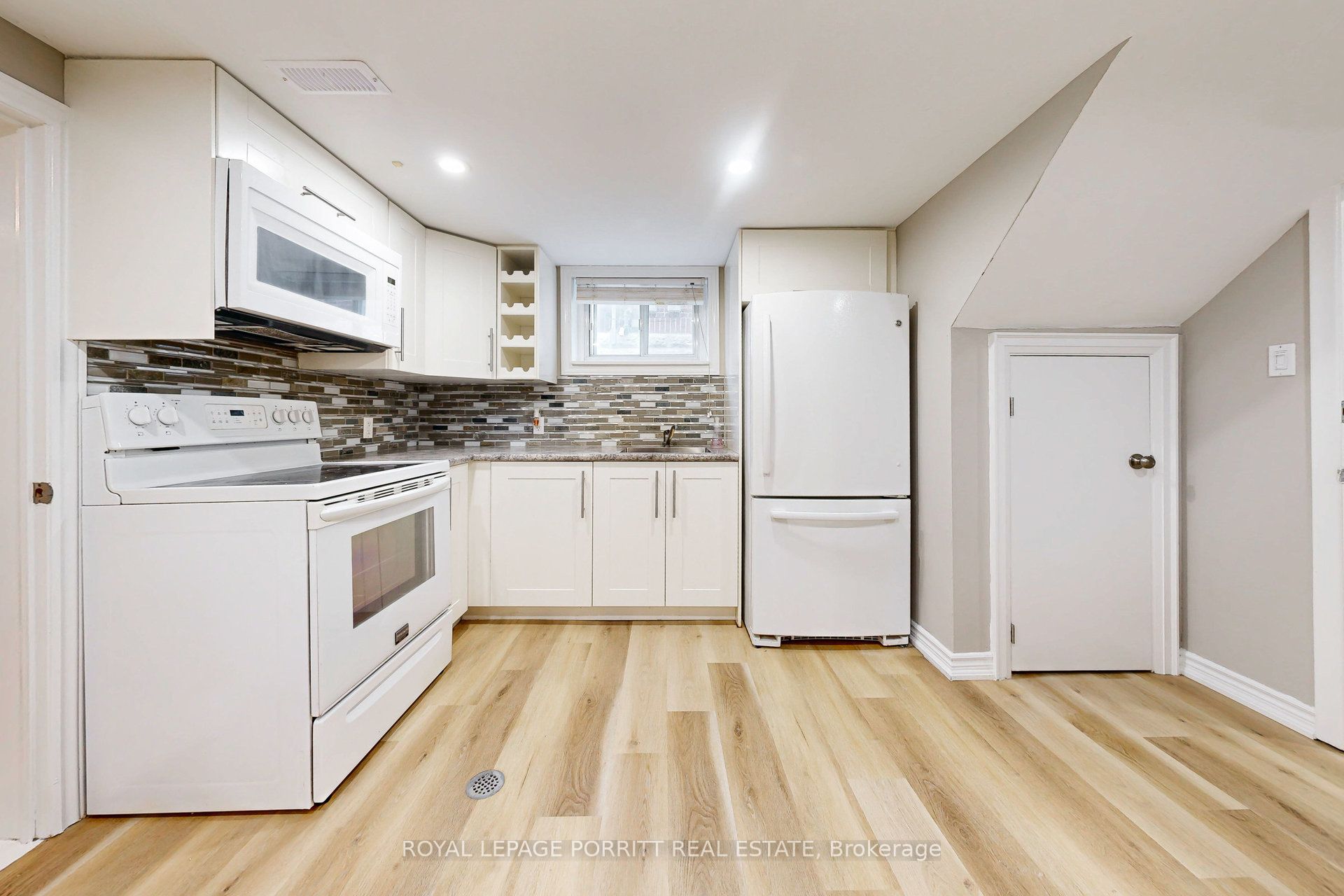 73 Gort Avenue C, Toronto, ON M8W 3Y9 photo 2