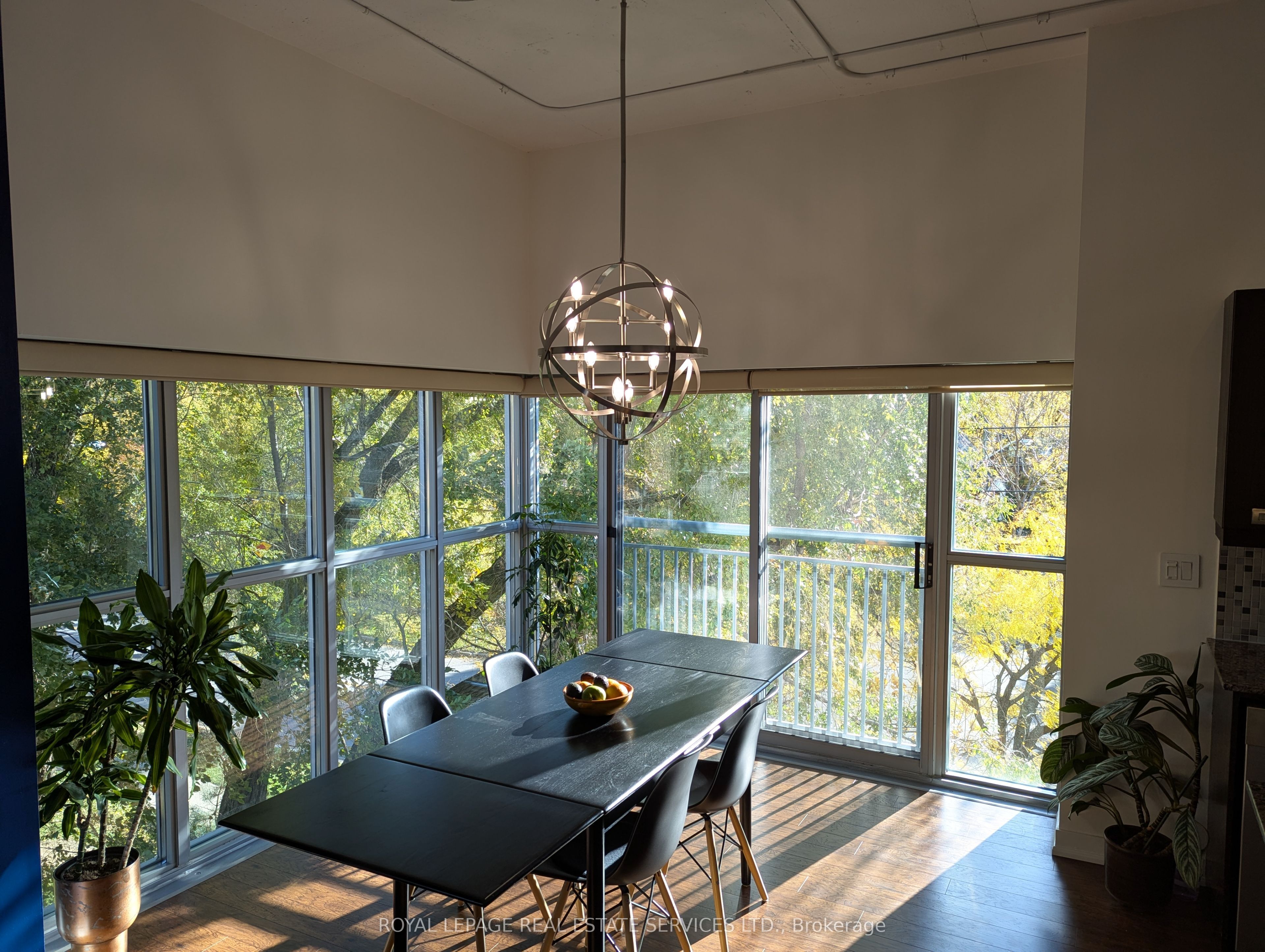 2 Fieldway 206, Toronto, ON M8Z 0B9 photo 2