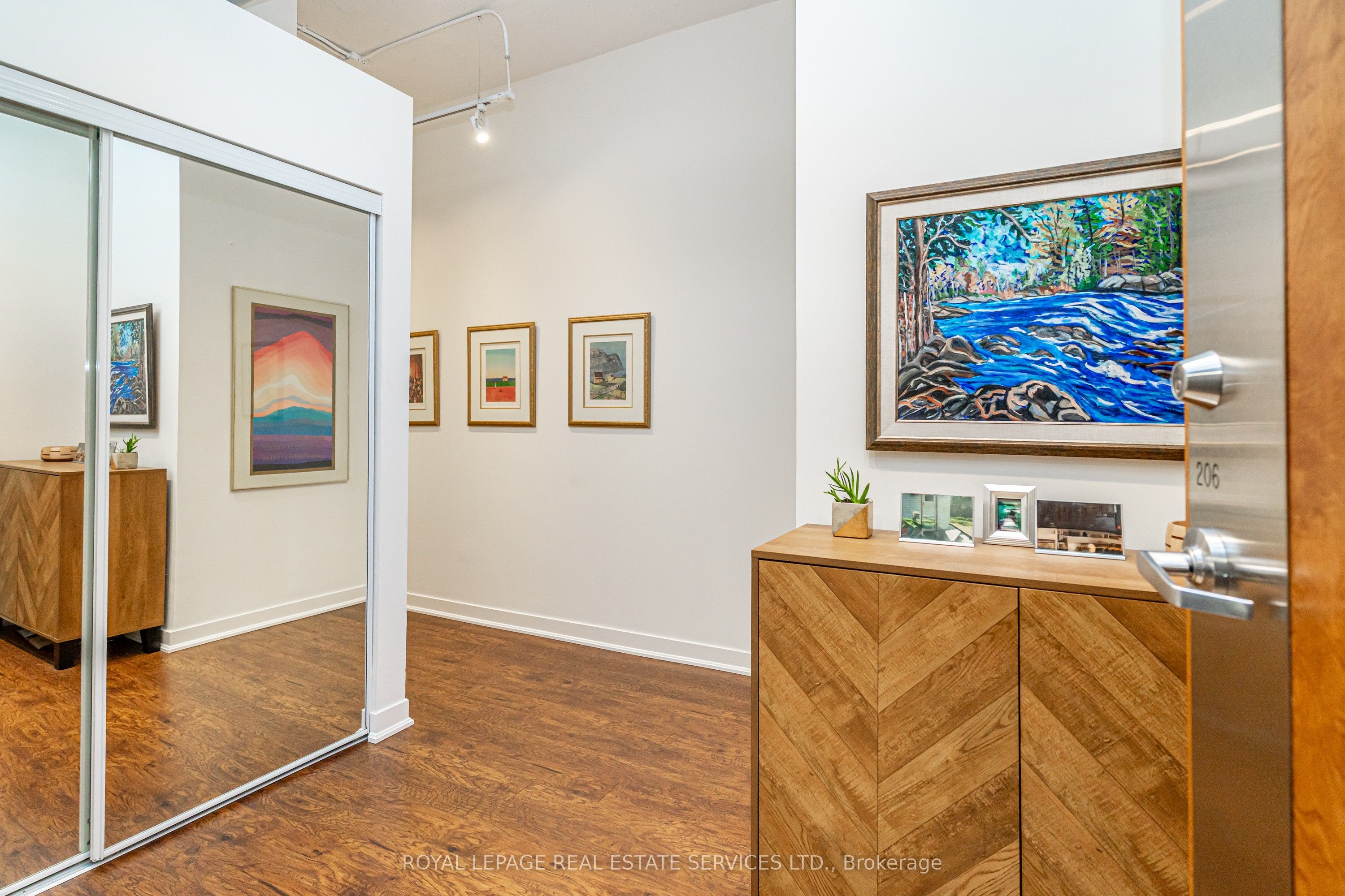 2 Fieldway 206, Toronto, ON M8Z 0B9 photo 5