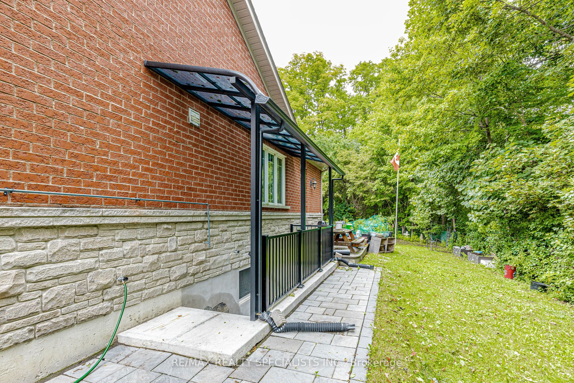 46 Upperlinks Drive Basement, Brampton, ON L6P 2T9 photo 5