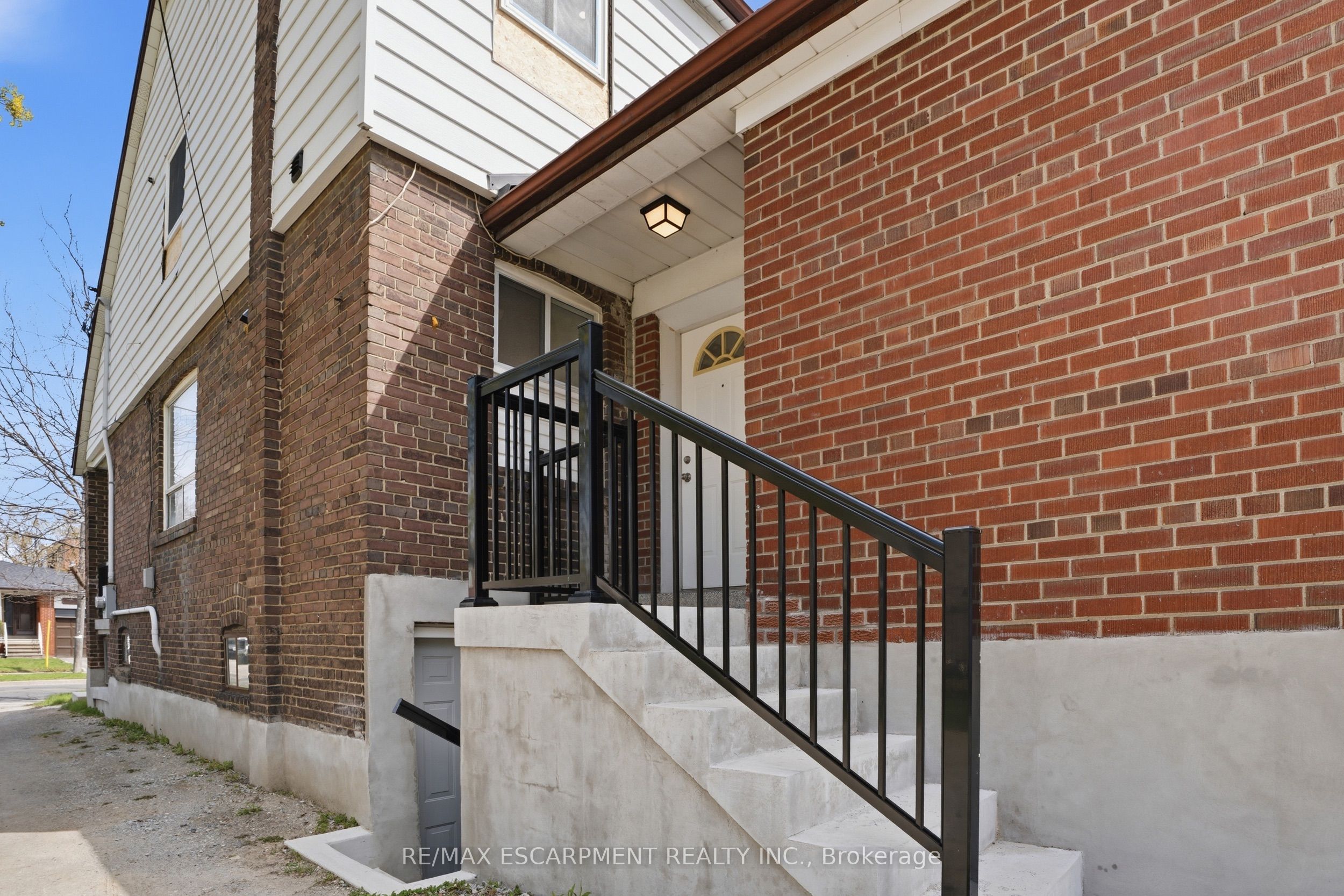 1049 Glencairn Avenue MAIN FLOOR, Toronto, ON M6B 2B1 photo 2