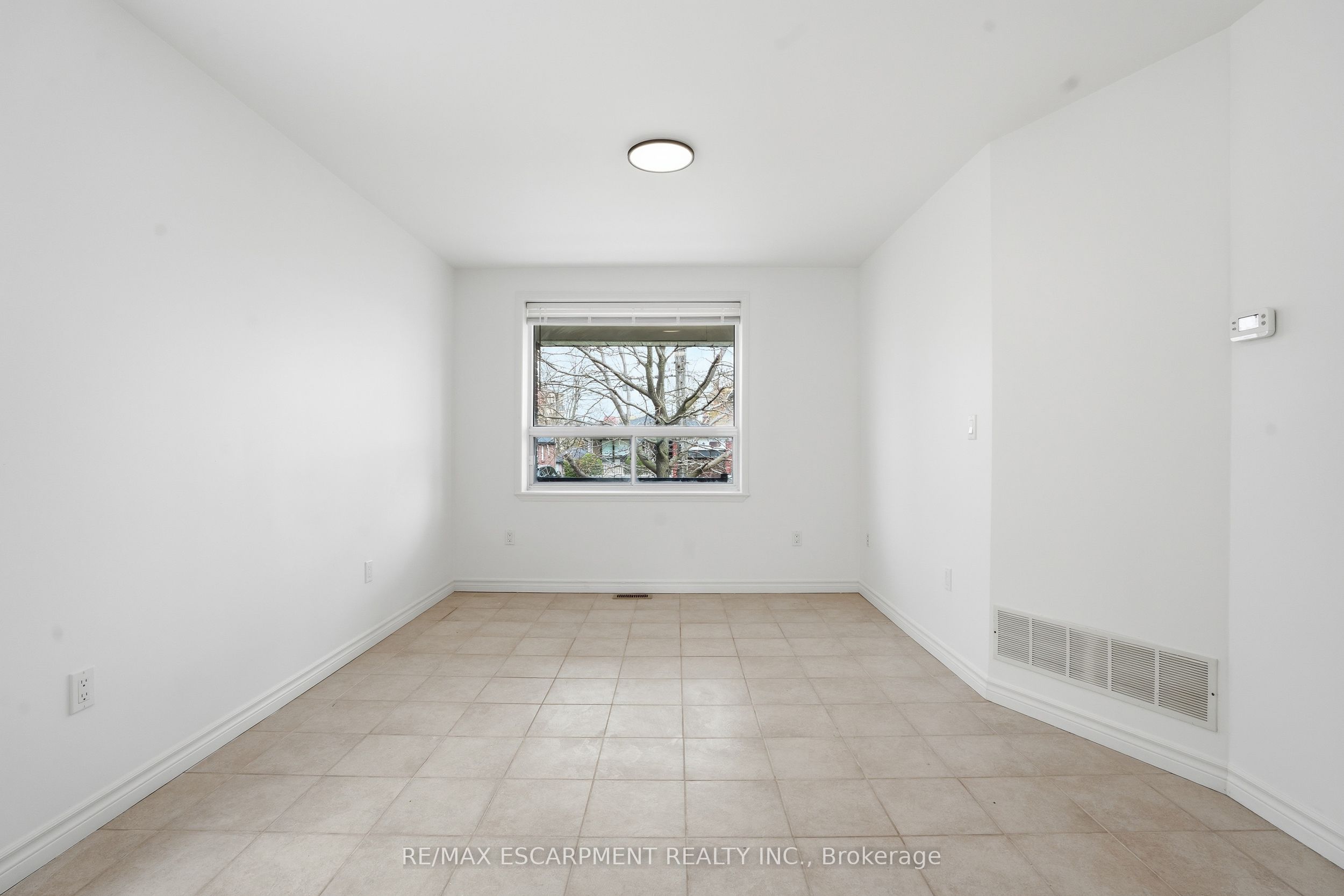 1049 Glencairn Avenue MAIN FLOOR, Toronto, ON M6B 2B1 photo 5