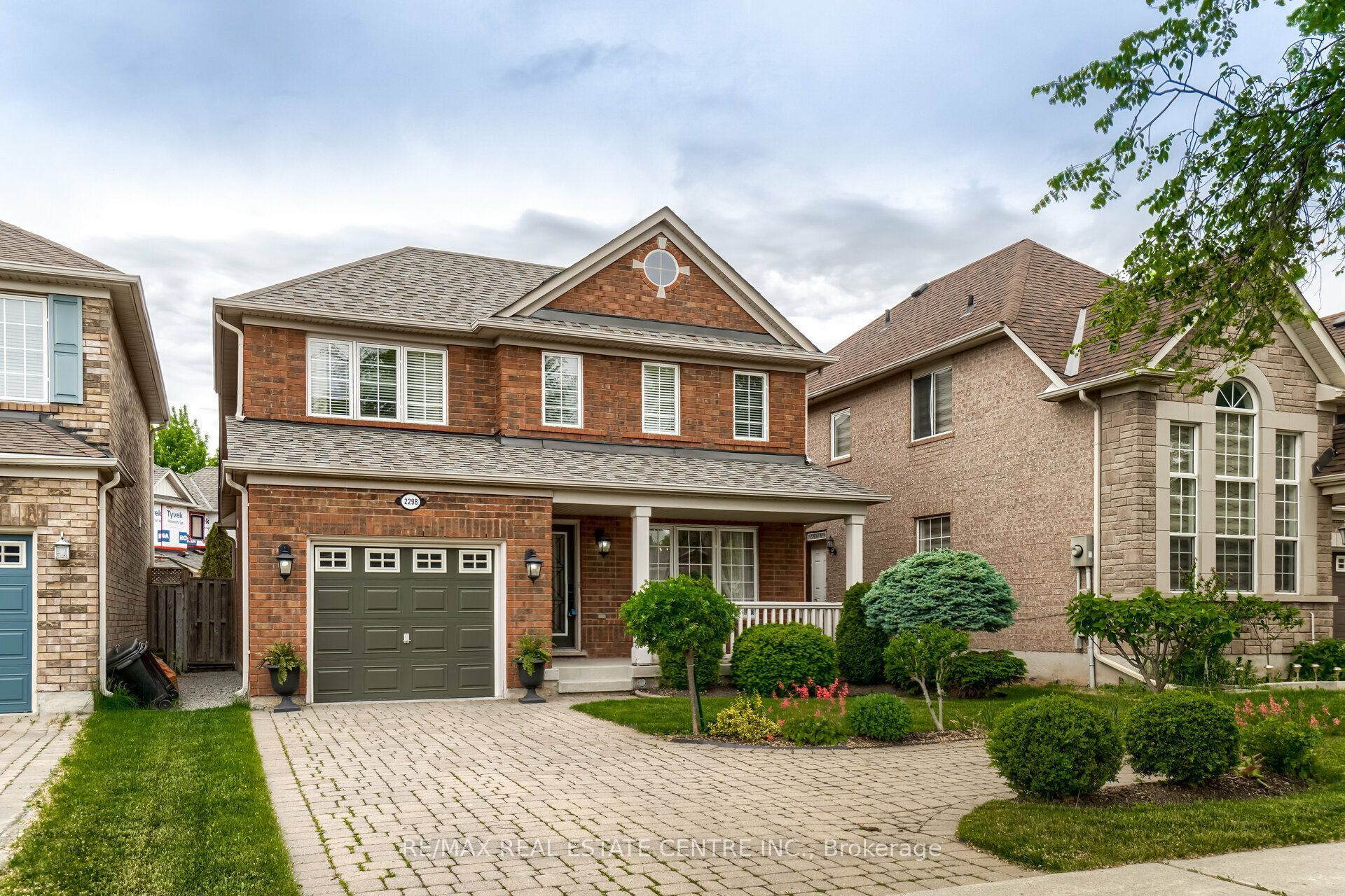 2298 Grand Oak Trail, Oakville, ON L6M 4X2 photo 2