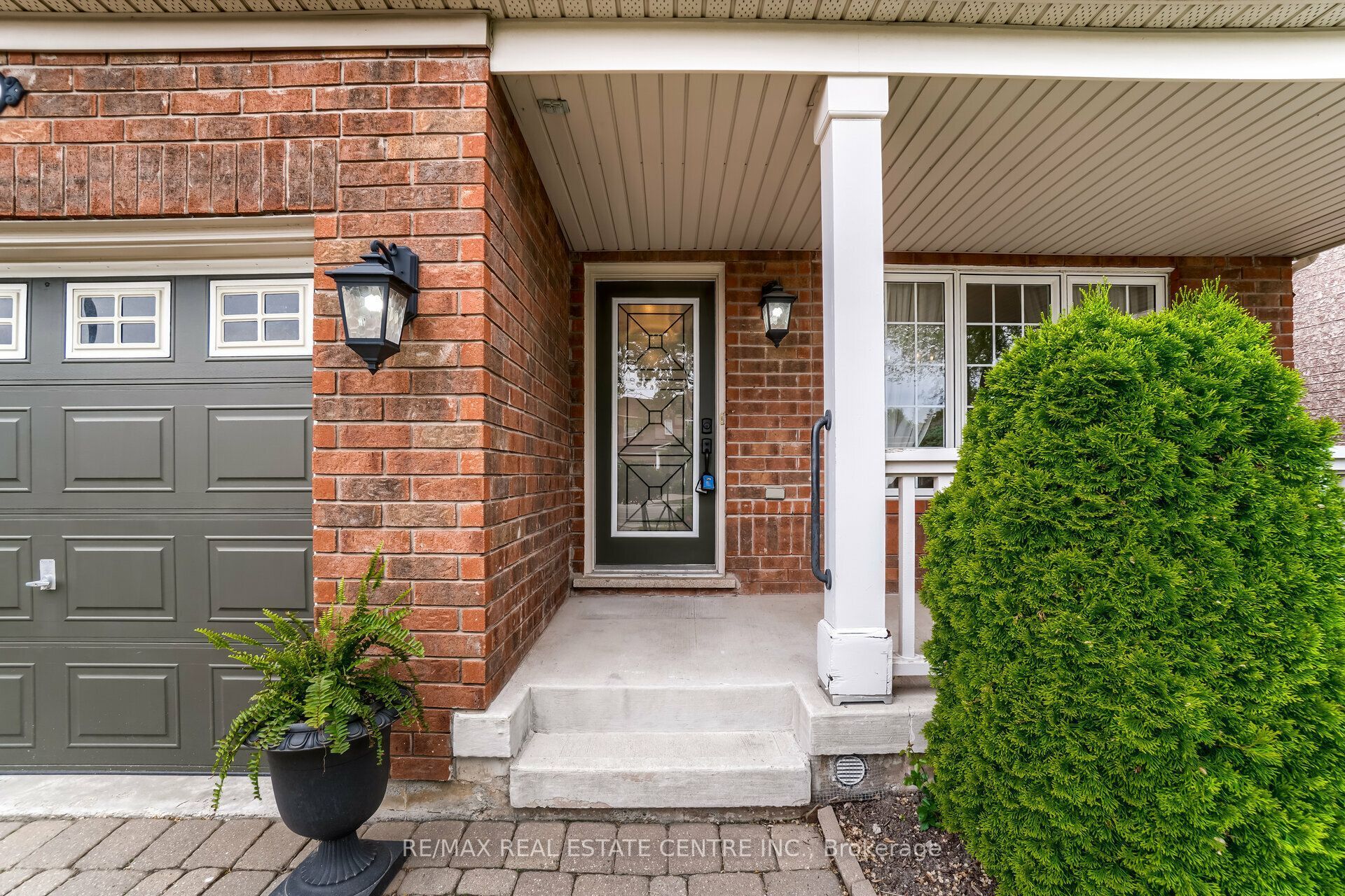 2298 Grand Oak Trail, Oakville, ON L6M 4X2 photo 3