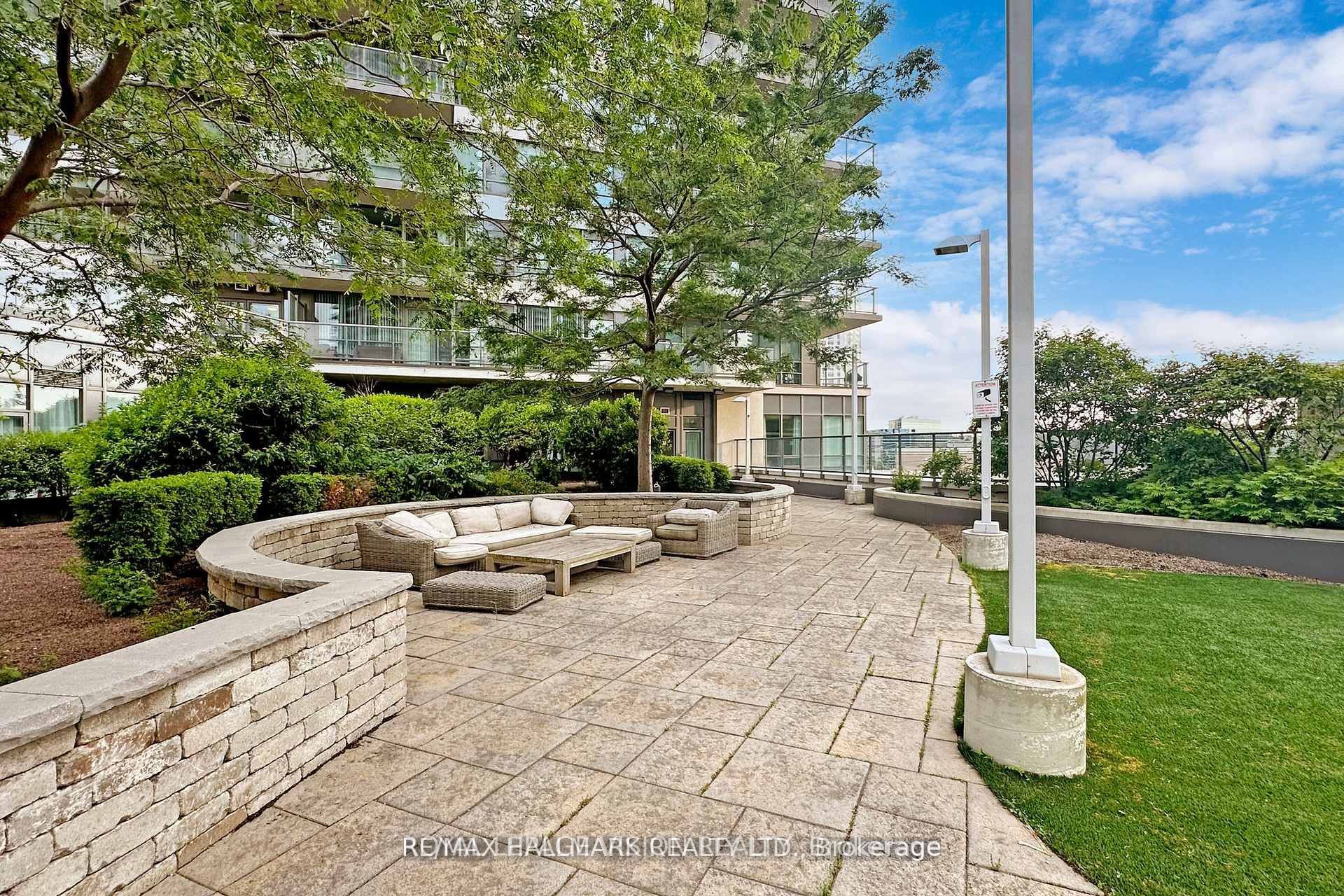 2240 Lake Shore Boulevard W 2907, Toronto, ON M8V 0B1 photo 3