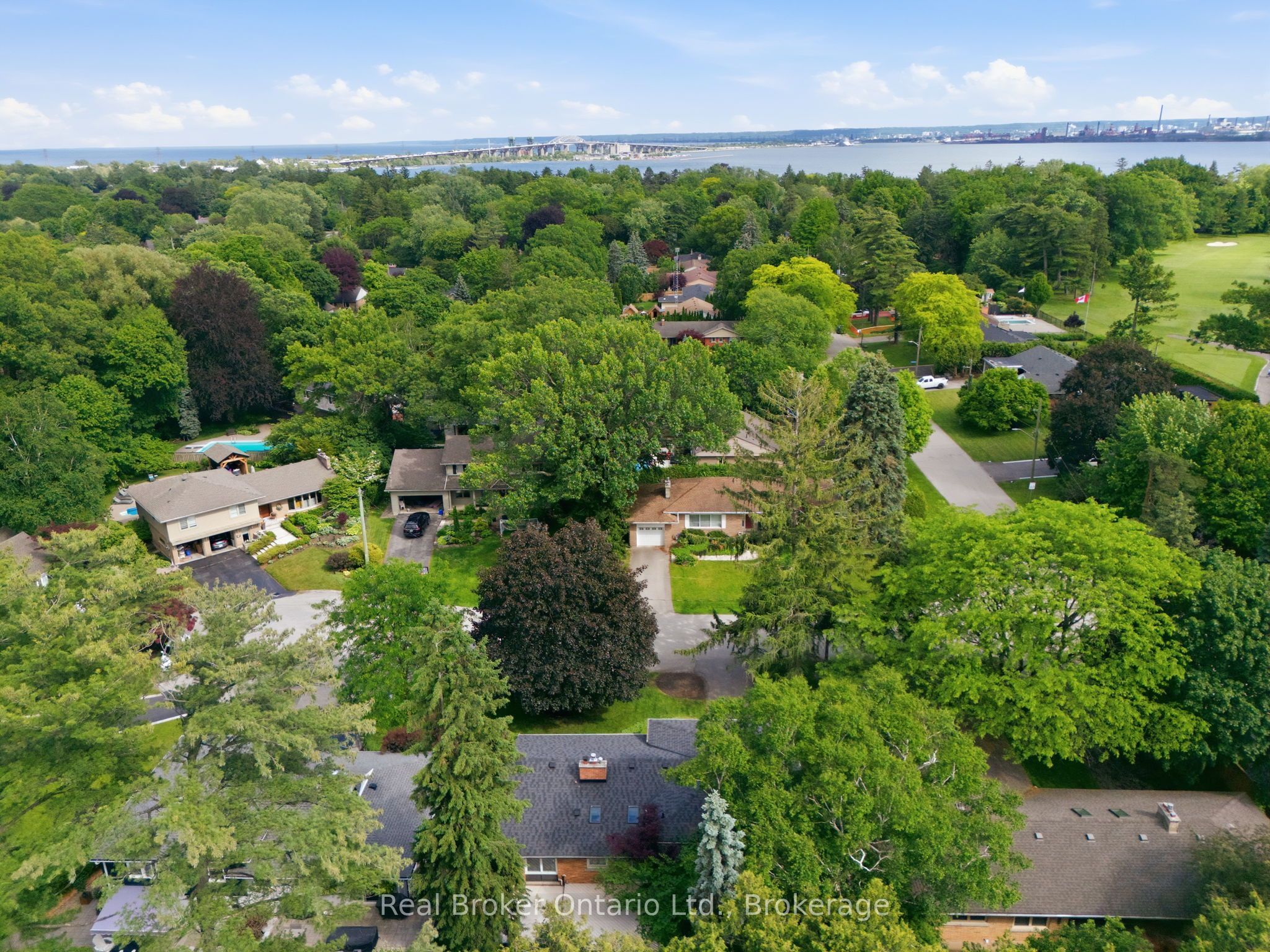 571 Leonard Court, Burlington, ON L7T 2P4 photo 3
