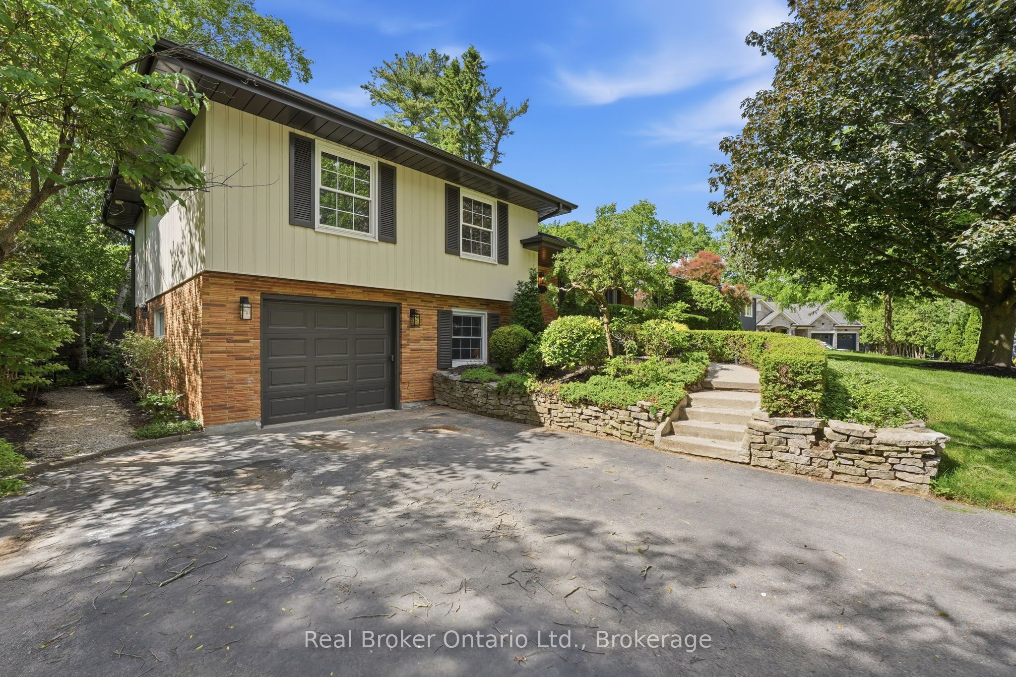 571 Leonard Court, Burlington, ON L7T 2P4 photo 4