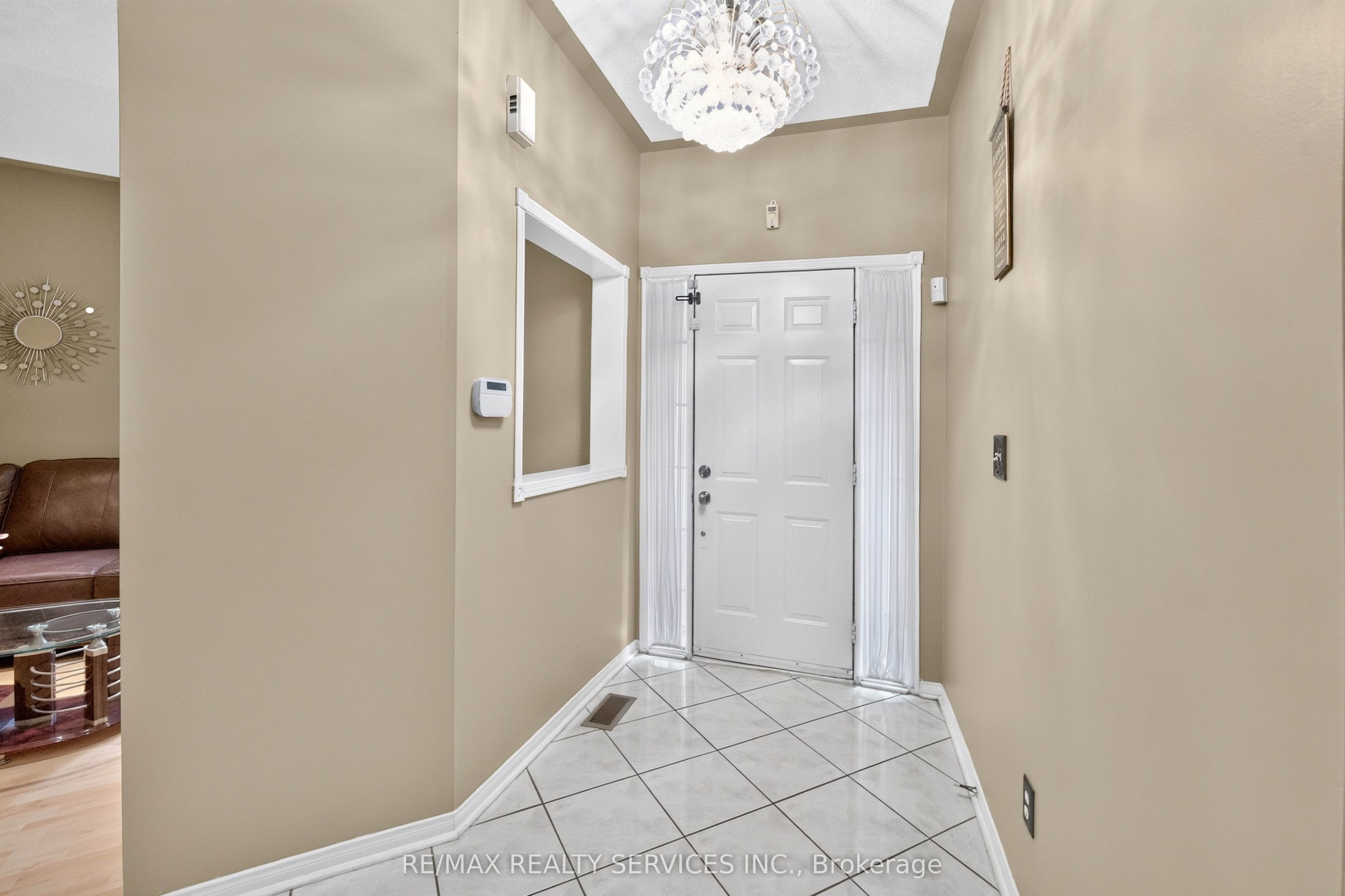 703 Twain Avenue, Mississauga, ON L5W 1K7 photo 3
