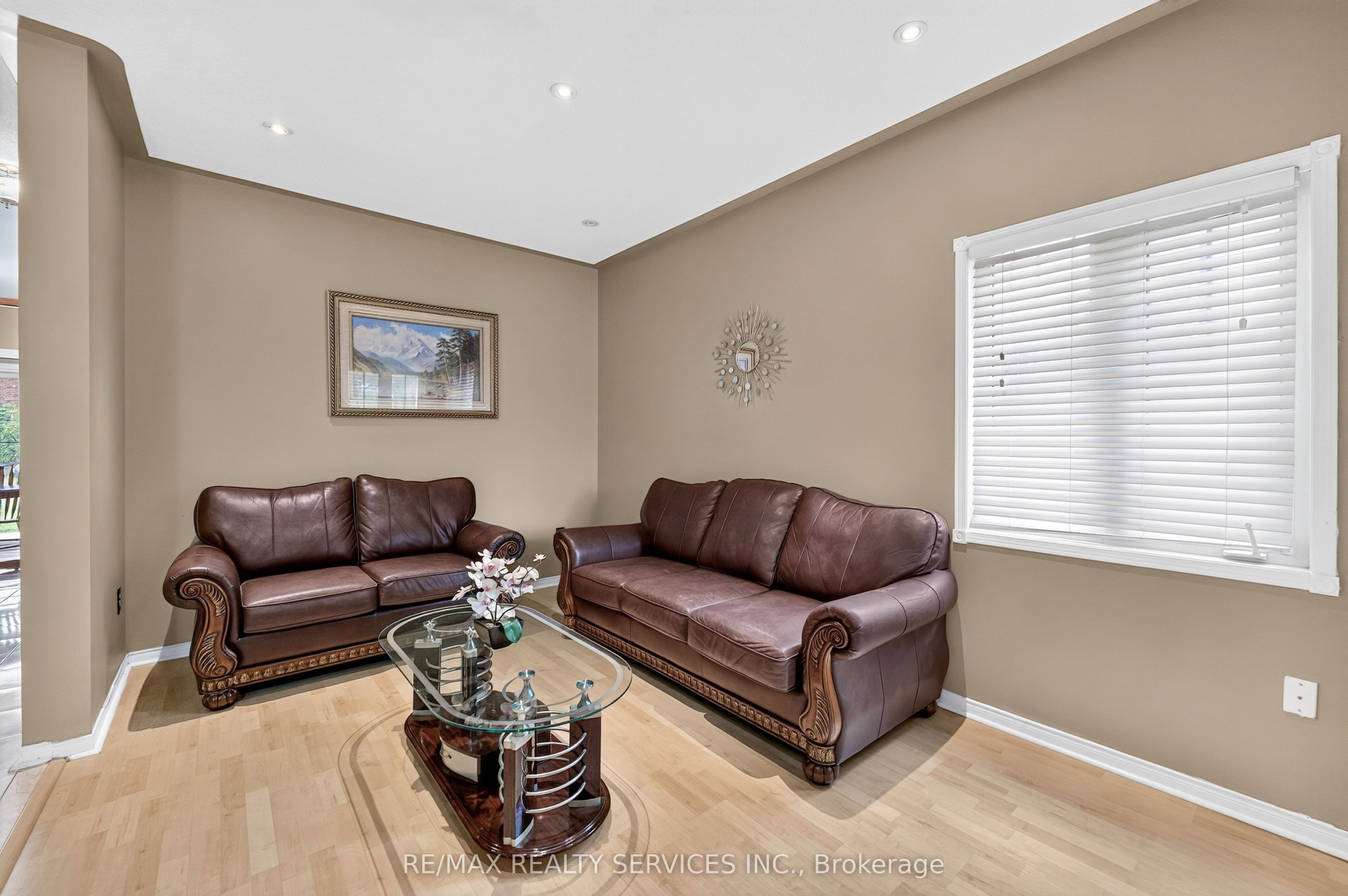 703 Twain Avenue, Mississauga, ON L5W 1K7 photo 5
