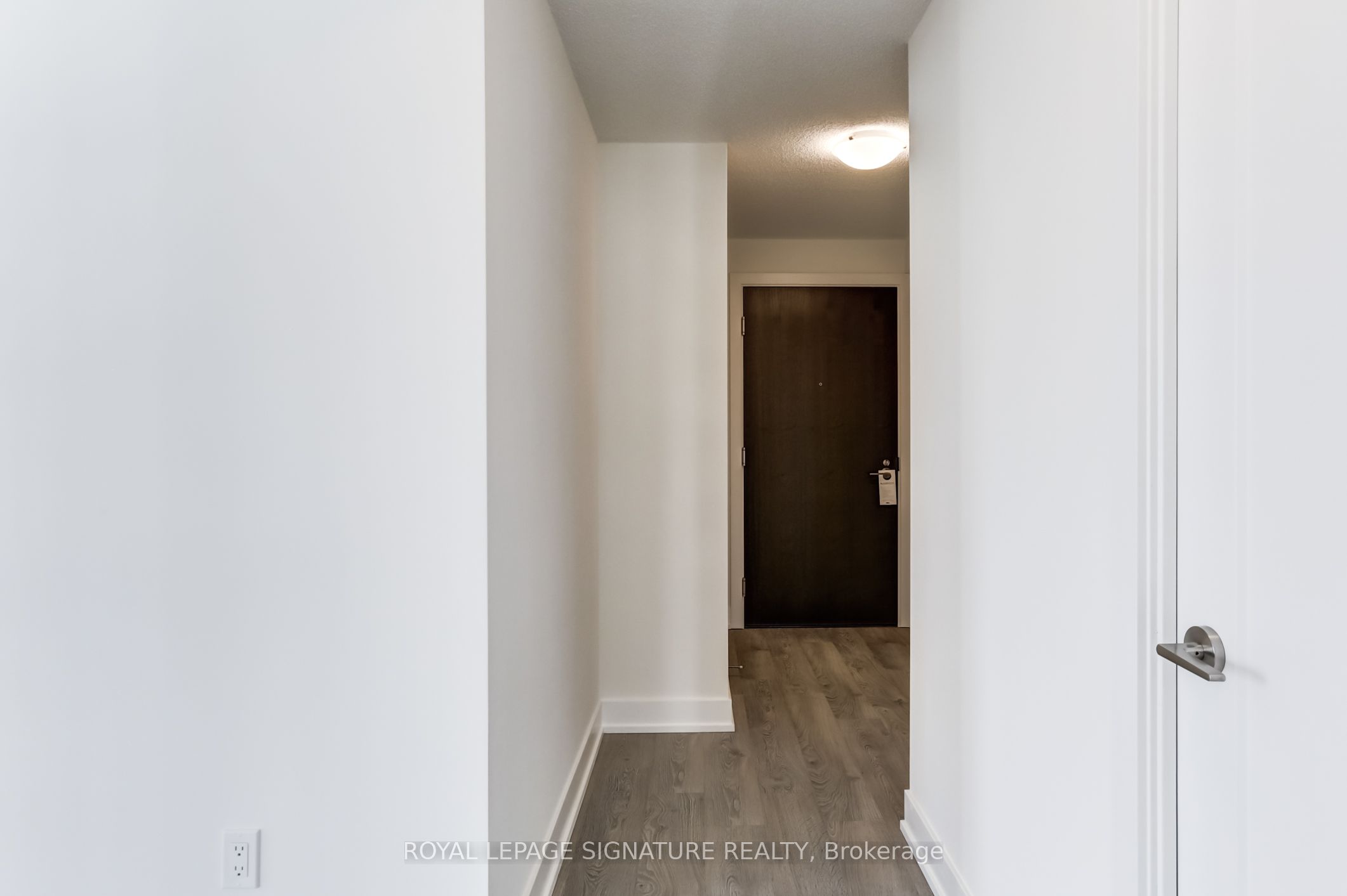 9 Mabelle Avenue 2822, Toronto, ON M9A 0E1 photo 3