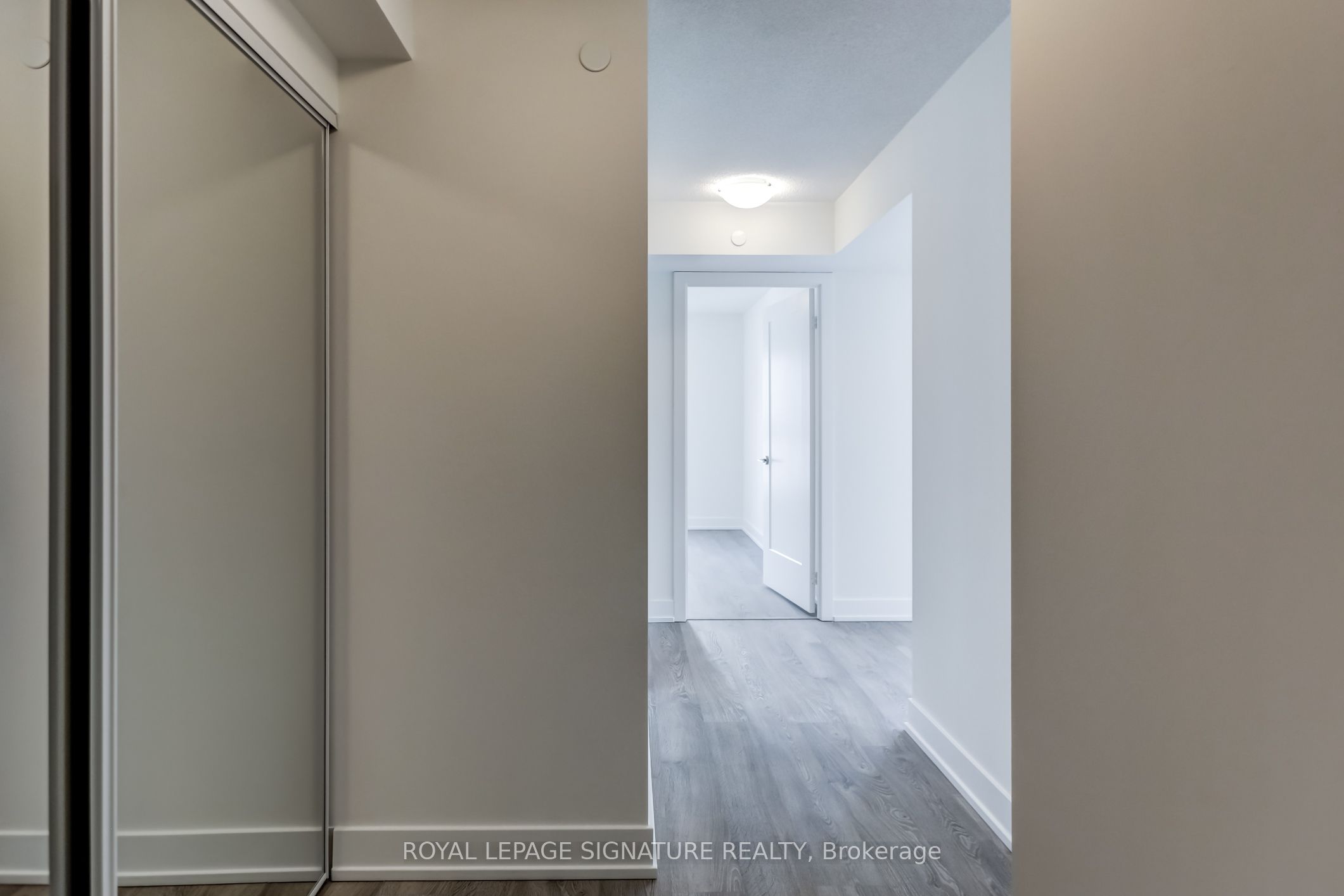 9 Mabelle Avenue 2822, Toronto, ON M9A 0E1 photo 4