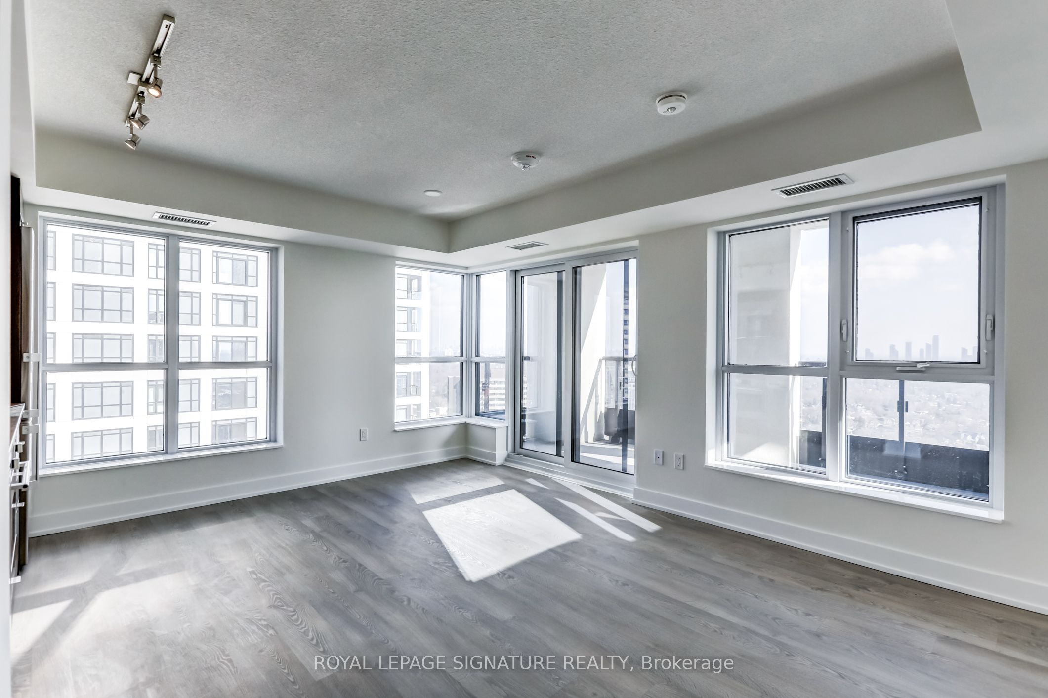 9 Mabelle Avenue 2822, Toronto, ON M9A 0E1 photo 5