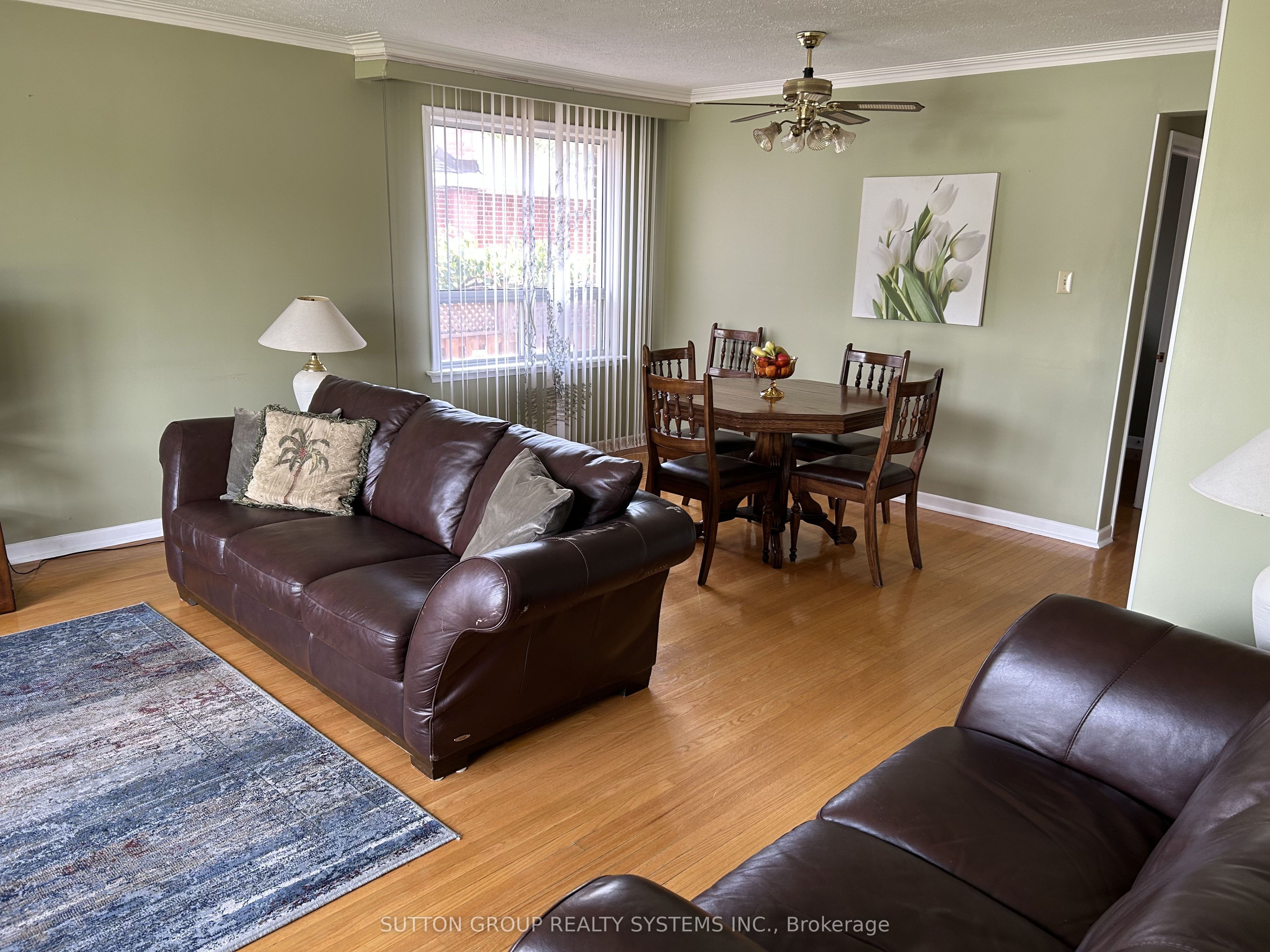 20 Taysham Crescent, Toronto, ON M9V 1X2 photo 3