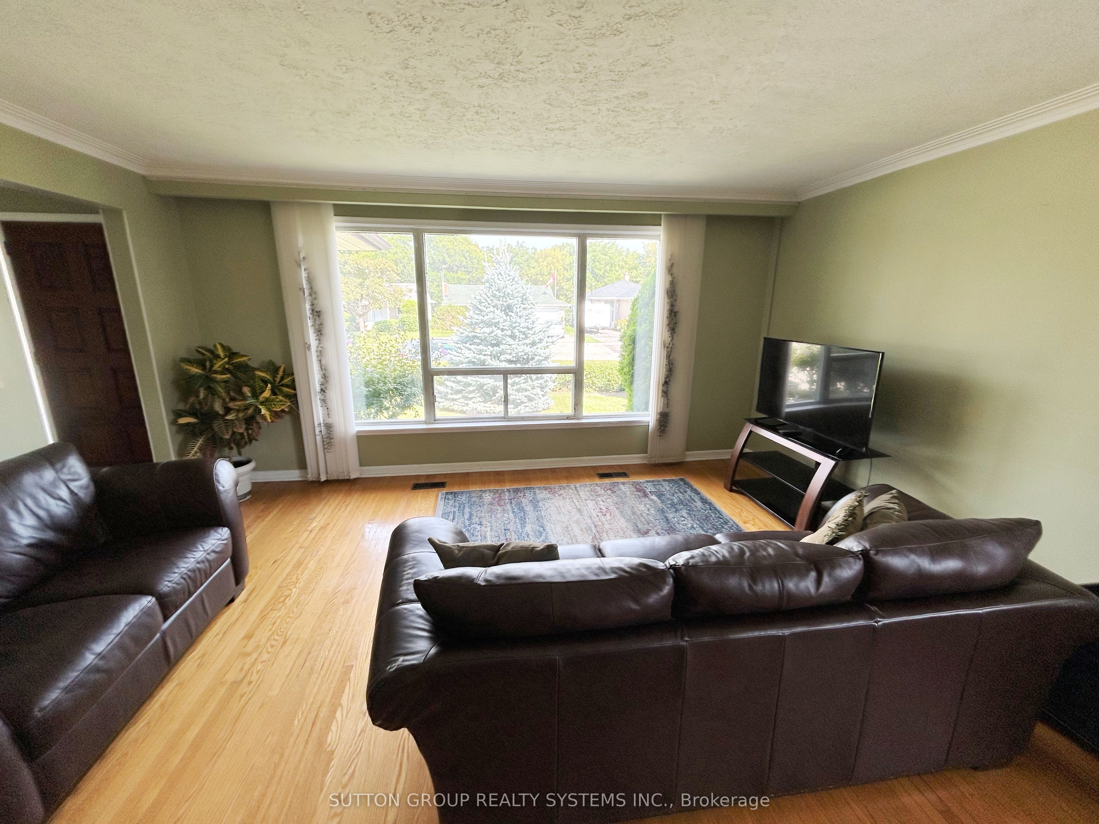 20 Taysham Crescent, Toronto, ON M9V 1X2 photo 5