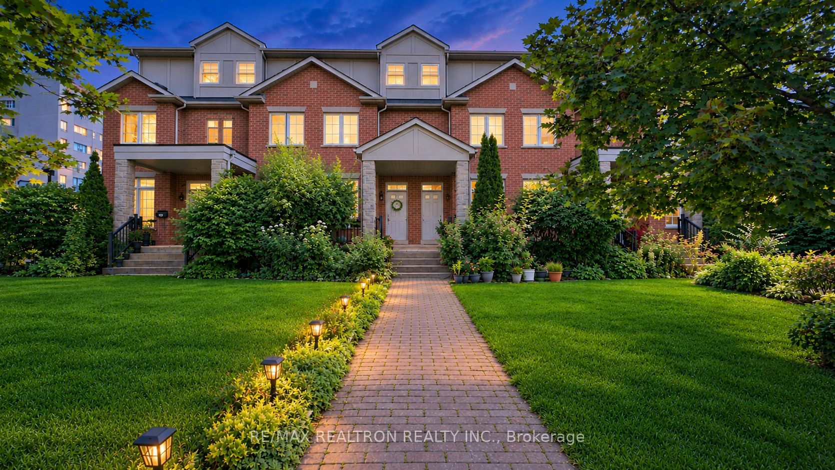 17D Hobden Place, Toronto, ON M9R 3R6