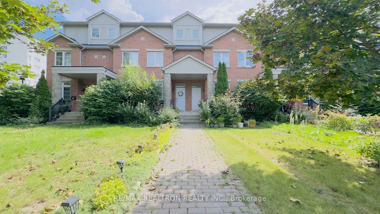 17D Hobden Place, Toronto, ON M9R 3R6 photo 2