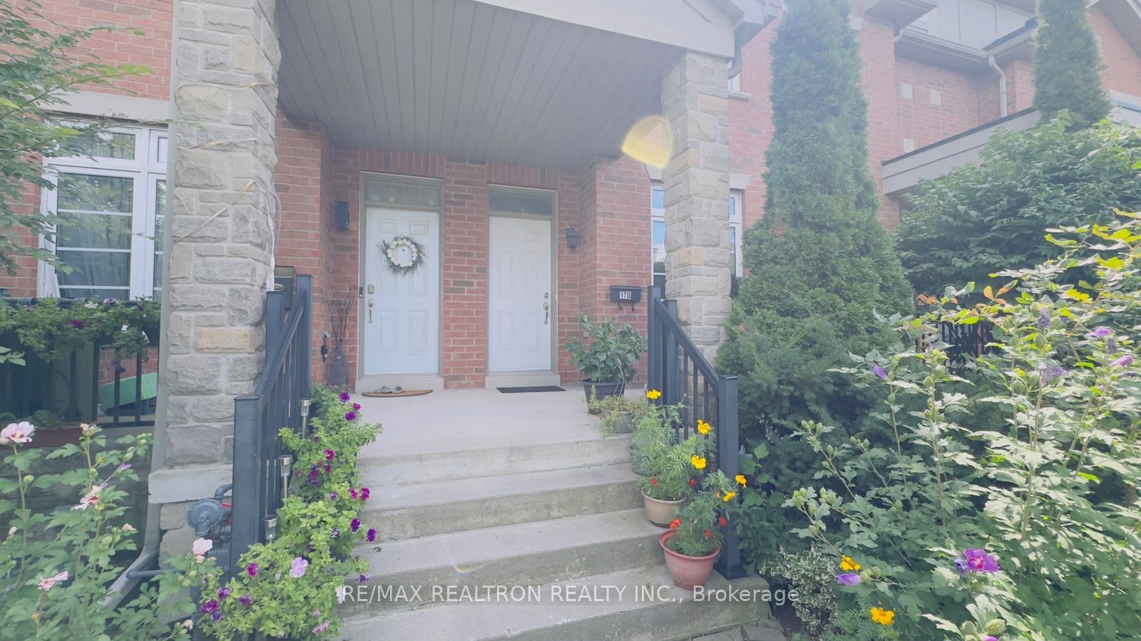 17D Hobden Place, Toronto, ON M9R 3R6 photo 3