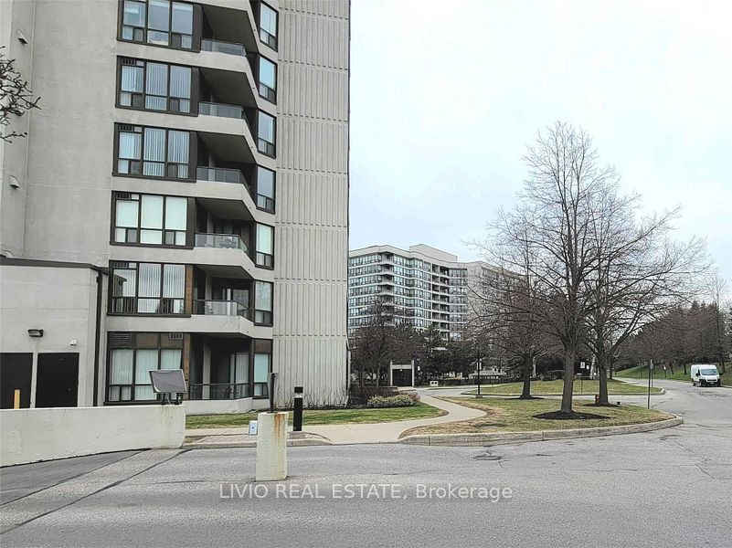 10 Laurelcrest Street 310, Brampton, ON L6S 5Y3 photo 3