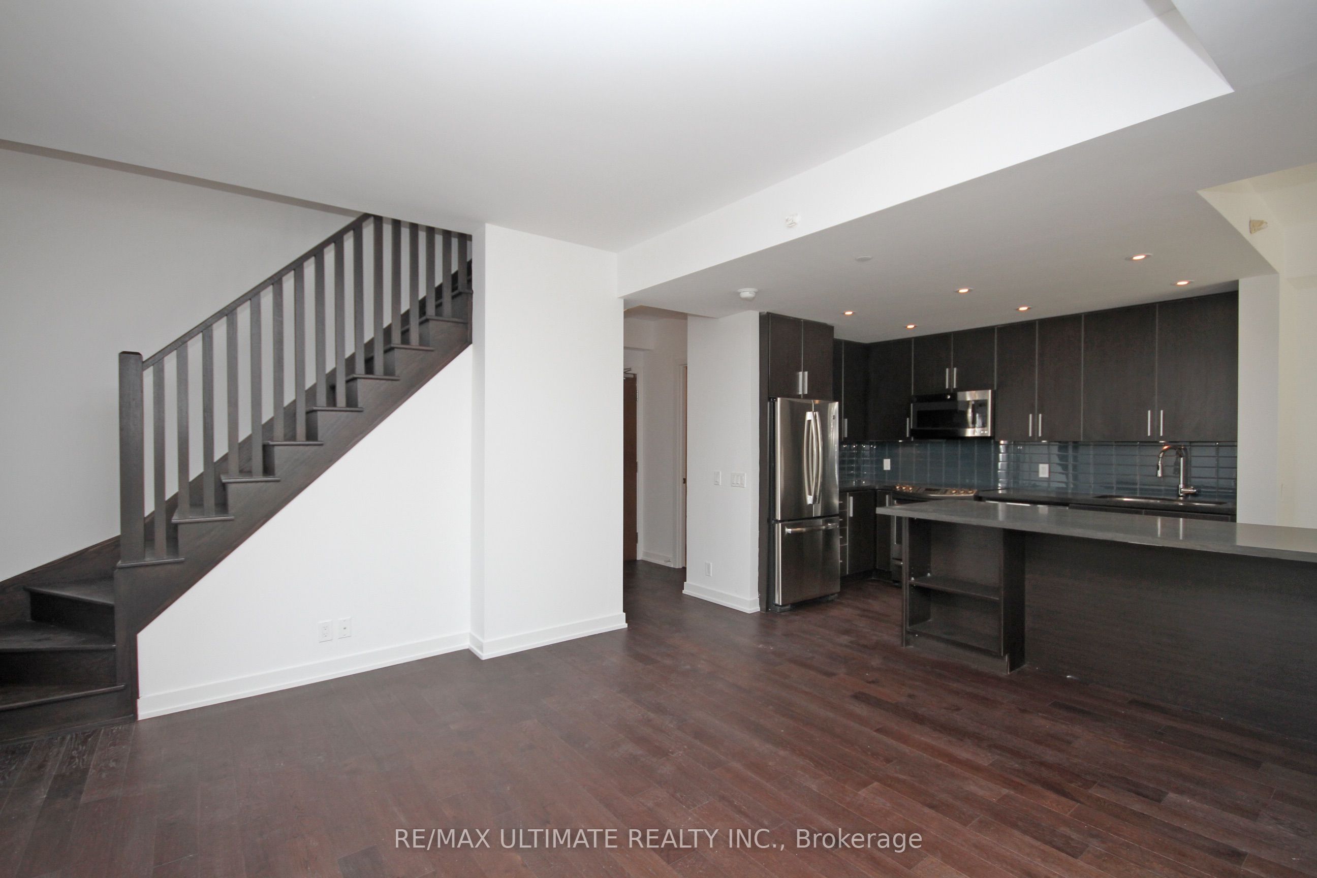 2212 Lake Shore Boulevard W TH01, Toronto, ON M8V 0C2 photo 2