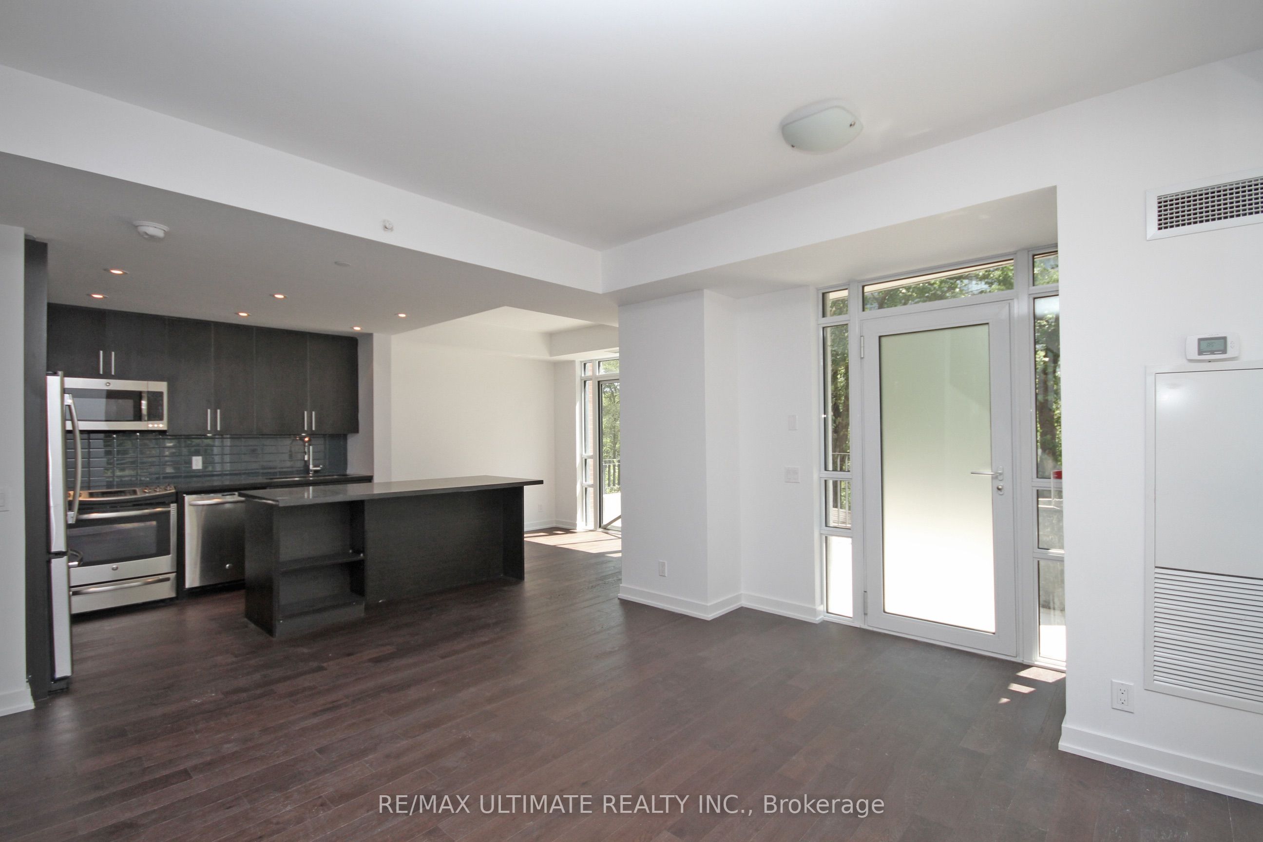 2212 Lake Shore Boulevard W TH01, Toronto, ON M8V 0C2 photo 3