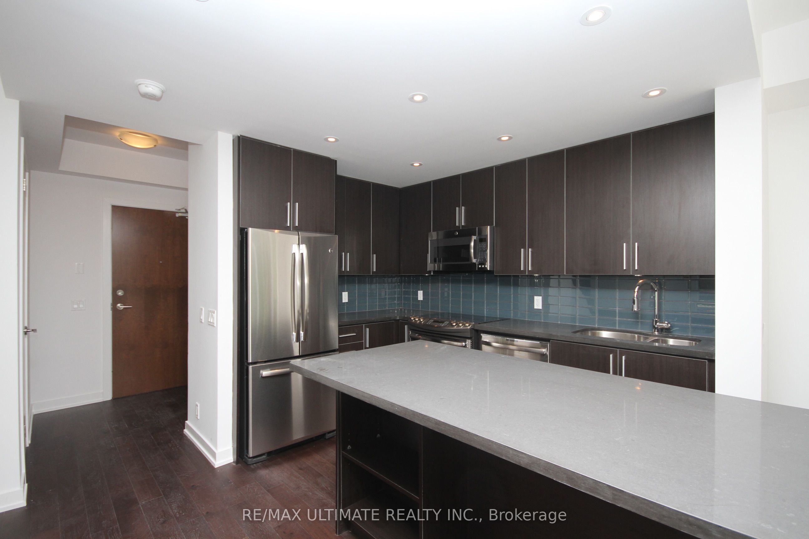 2212 Lake Shore Boulevard W TH01, Toronto, ON M8V 0C2 photo 4