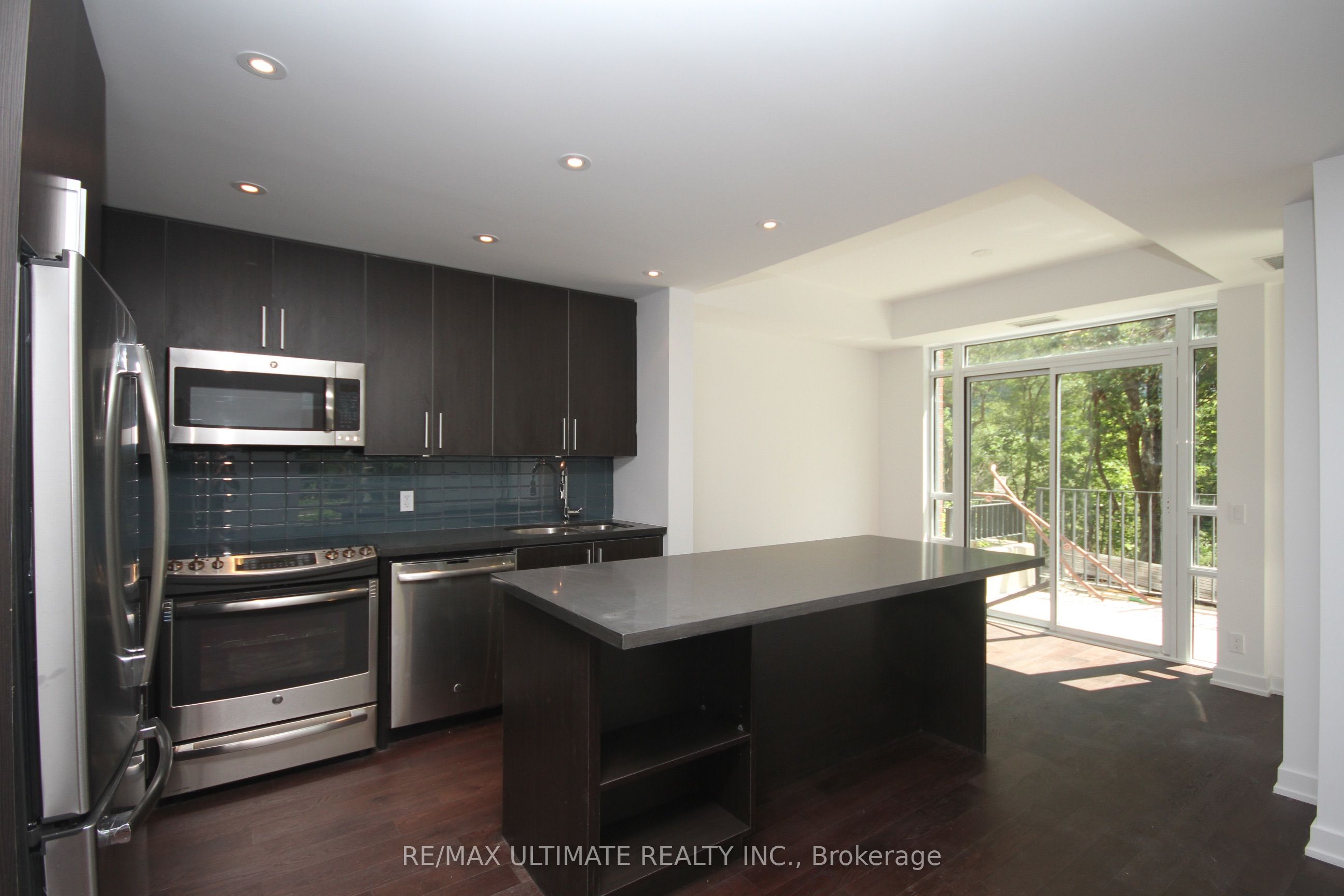 2212 Lake Shore Boulevard W TH01, Toronto, ON M8V 0C2 photo 5
