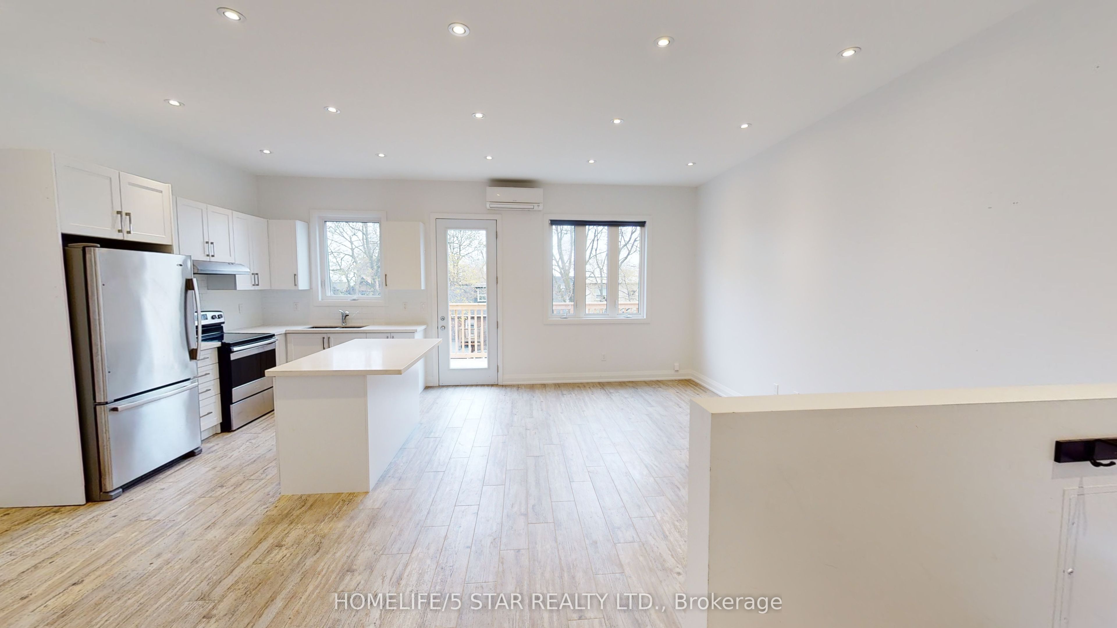 23 Temple Avenue Apt 3, Toronto, ON M6K 1C7 photo 2