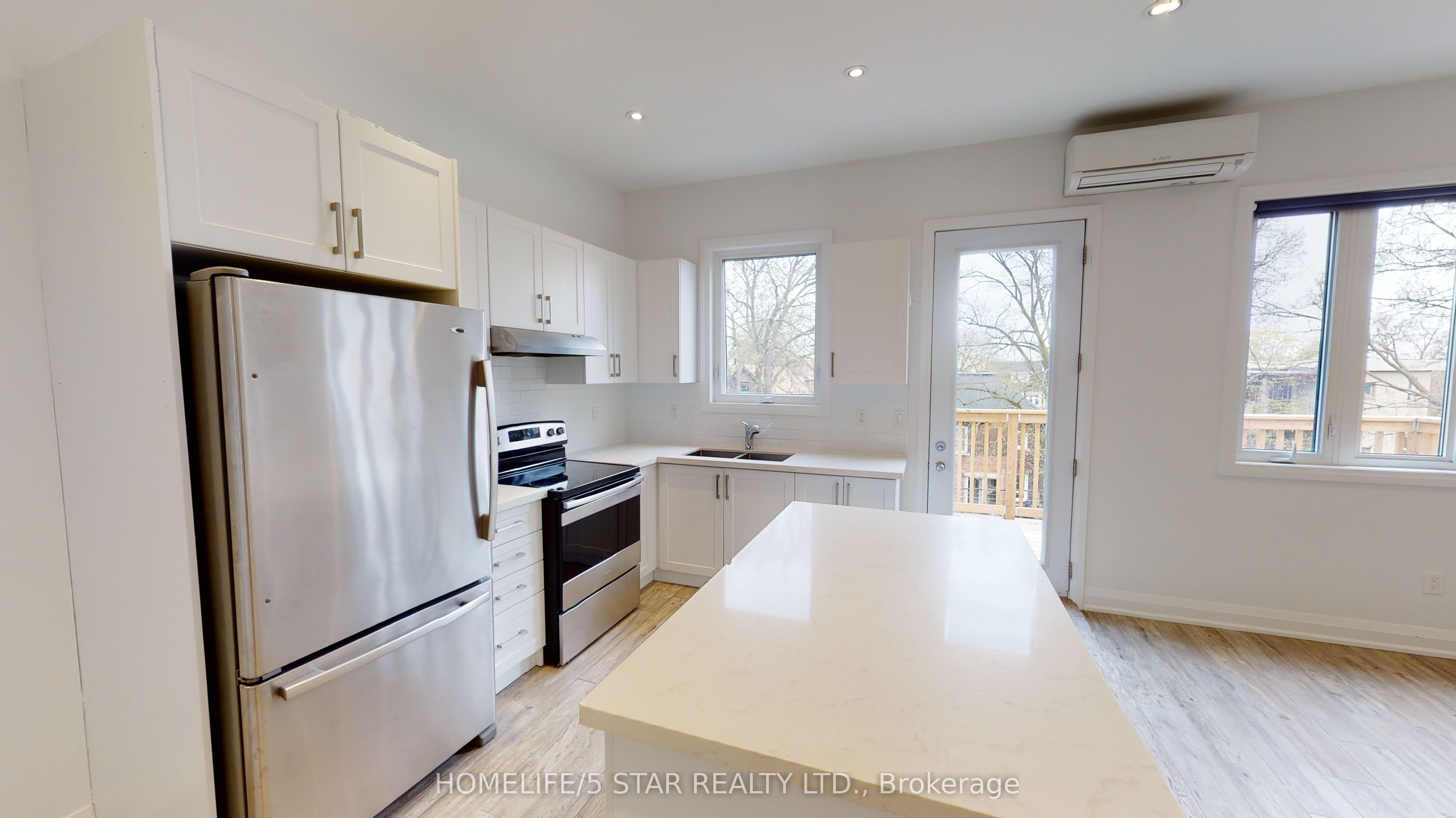 23 Temple Avenue Apt 3, Toronto, ON M6K 1C7 photo 4