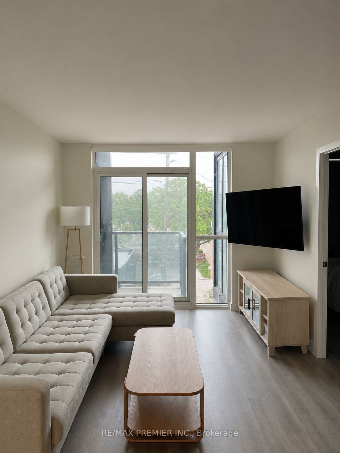 2300 St. Clair Avenue W 408, Toronto, ON M6N 0B3 photo 3