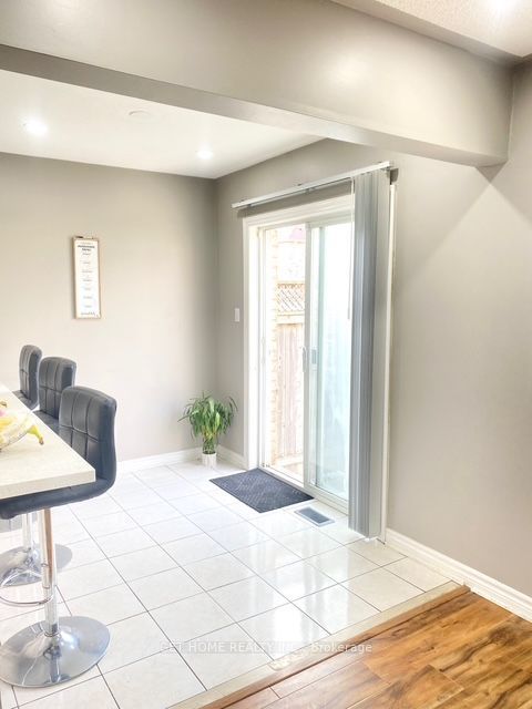 93 Tessler Crescent, Brampton, ON L6X 4X4 photo 4