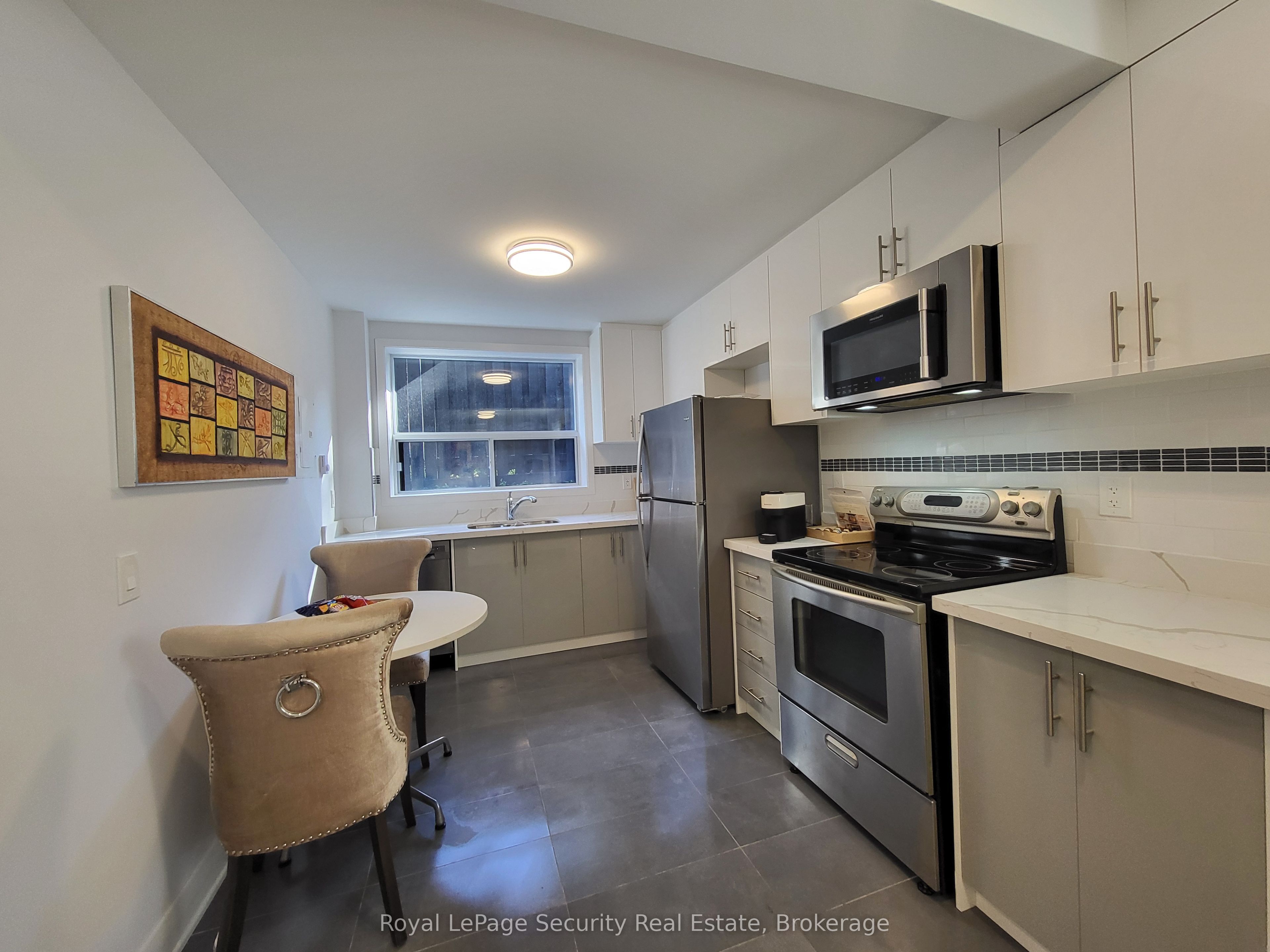 328 Lakeshore Road 2, Mississauga, ON L5G 1H4