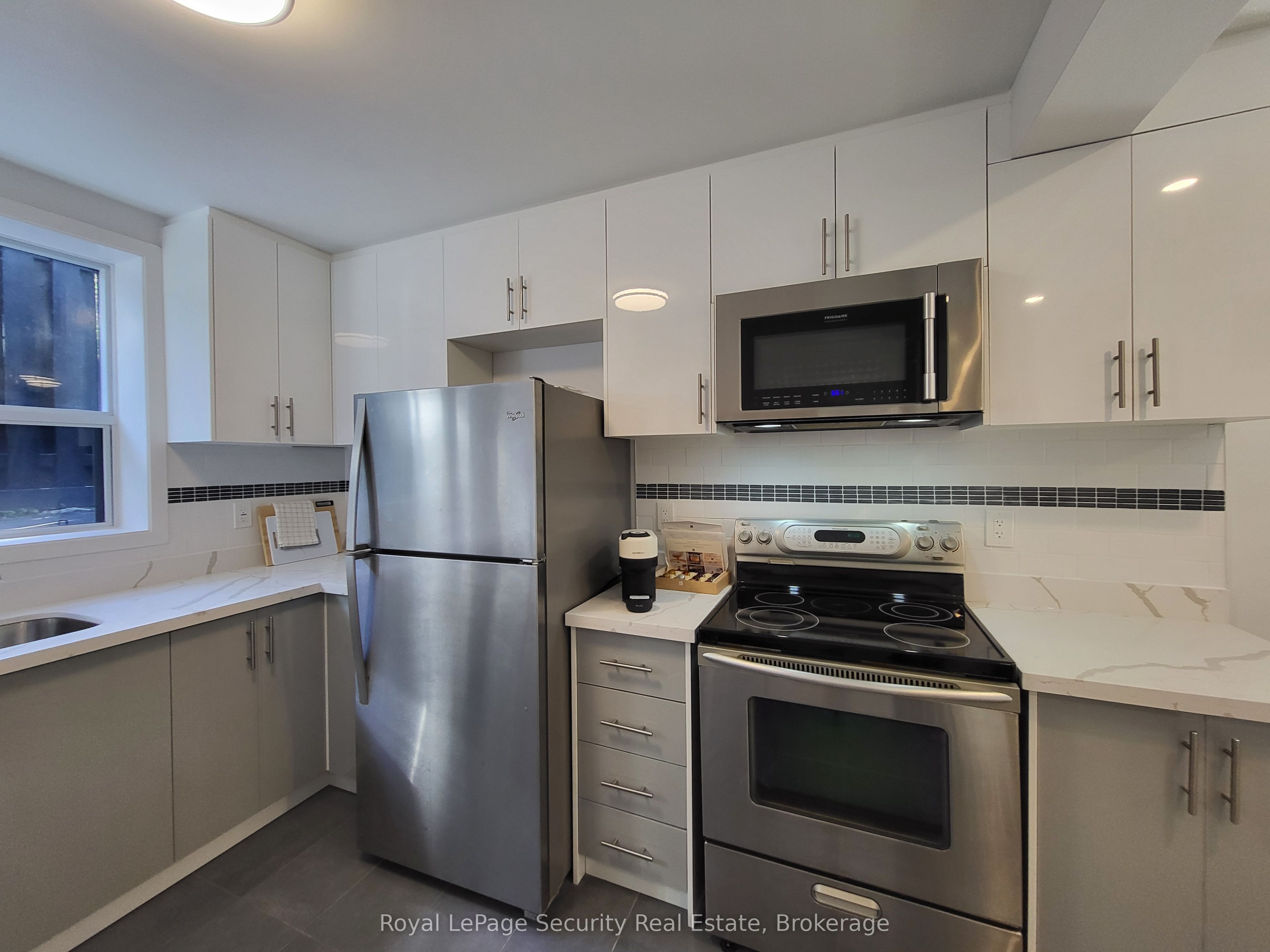 328 Lakeshore Road 2, Mississauga, ON L5G 1H4 photo 2