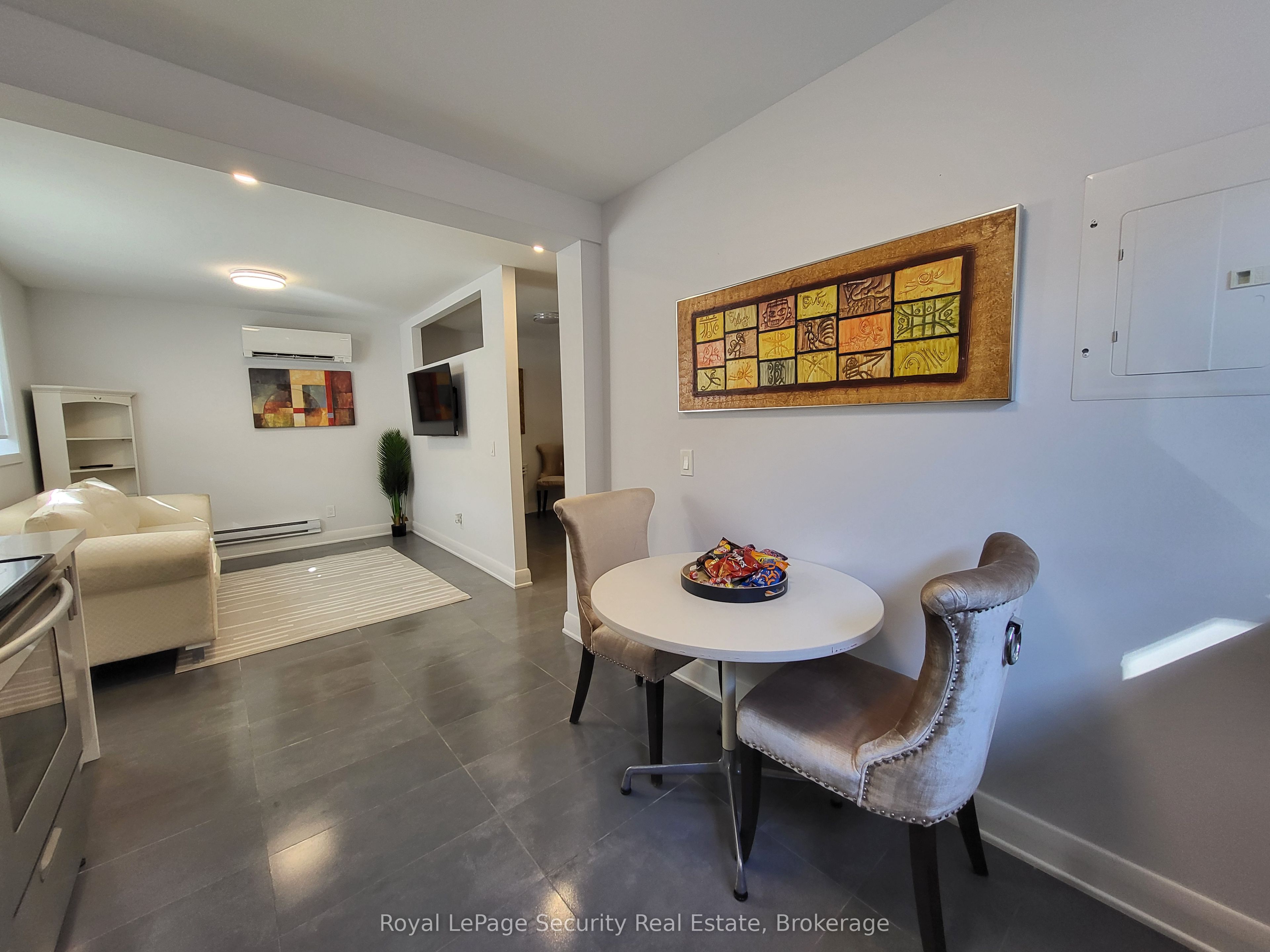 328 Lakeshore Road 2, Mississauga, ON L5G 1H4 photo 3